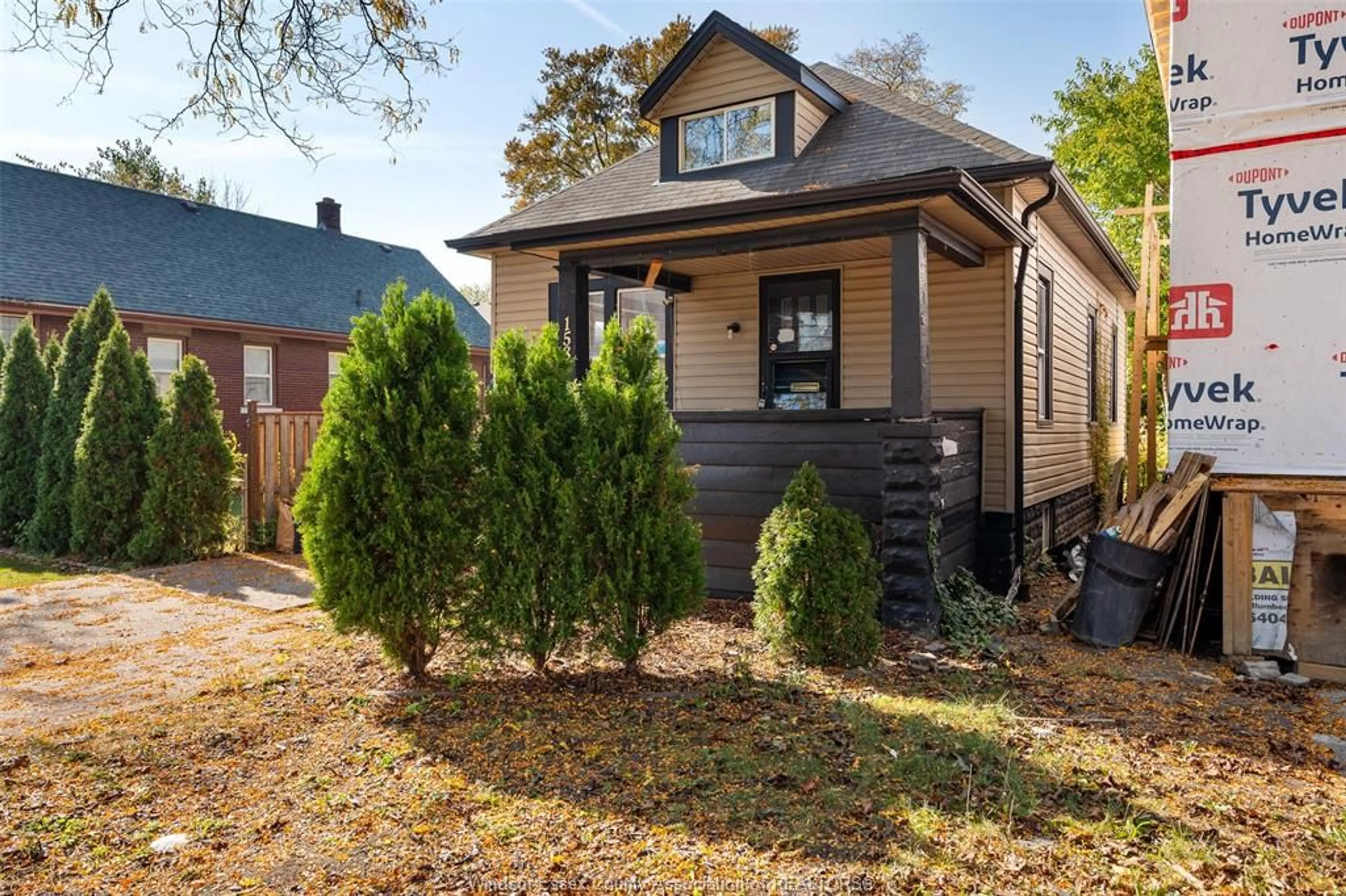 Home with vinyl exterior material, street for 1585 PELISSIER, Windsor Ontario N8X 1M9
