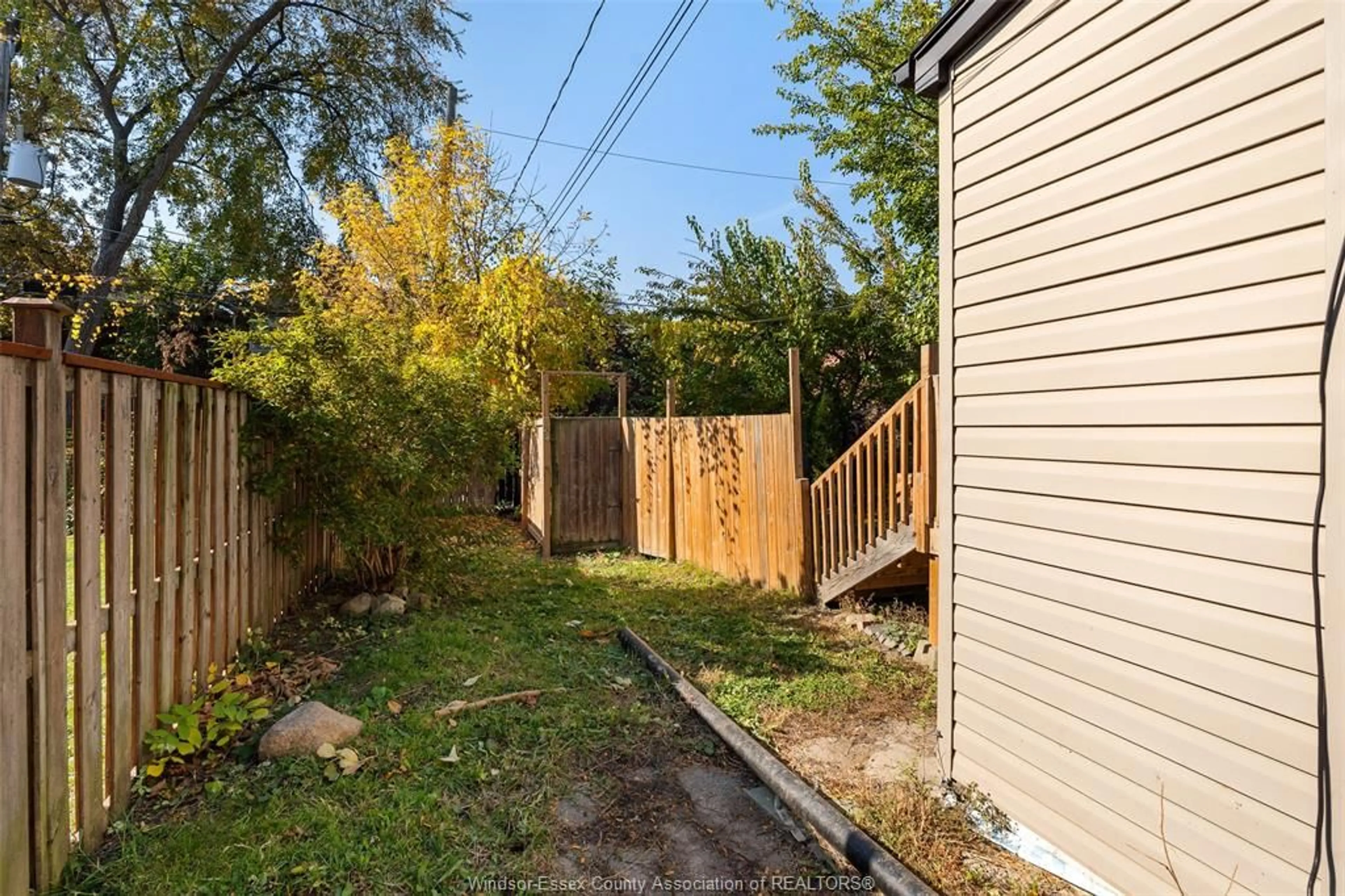 Patio, street for 1585 PELISSIER, Windsor Ontario N8X 1M9