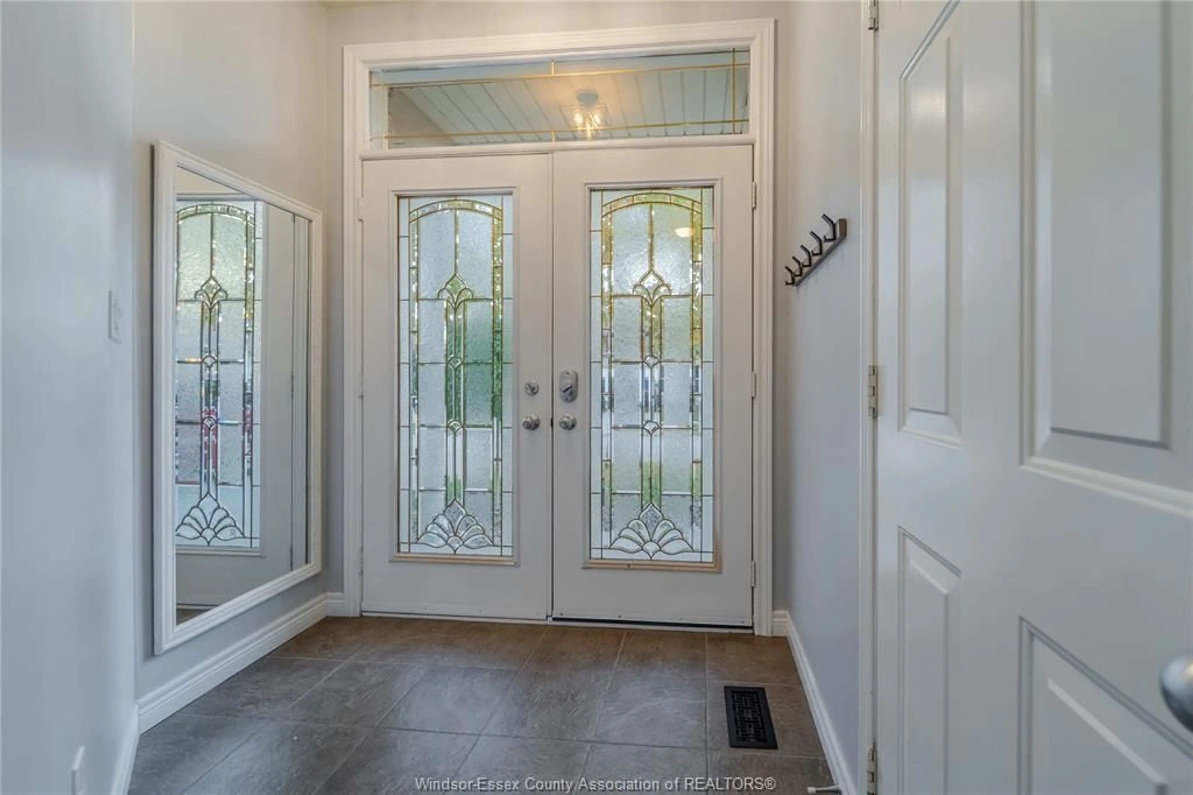 Indoor entryway for 11872 Blair St, Windsor Ontario N8P 1T6