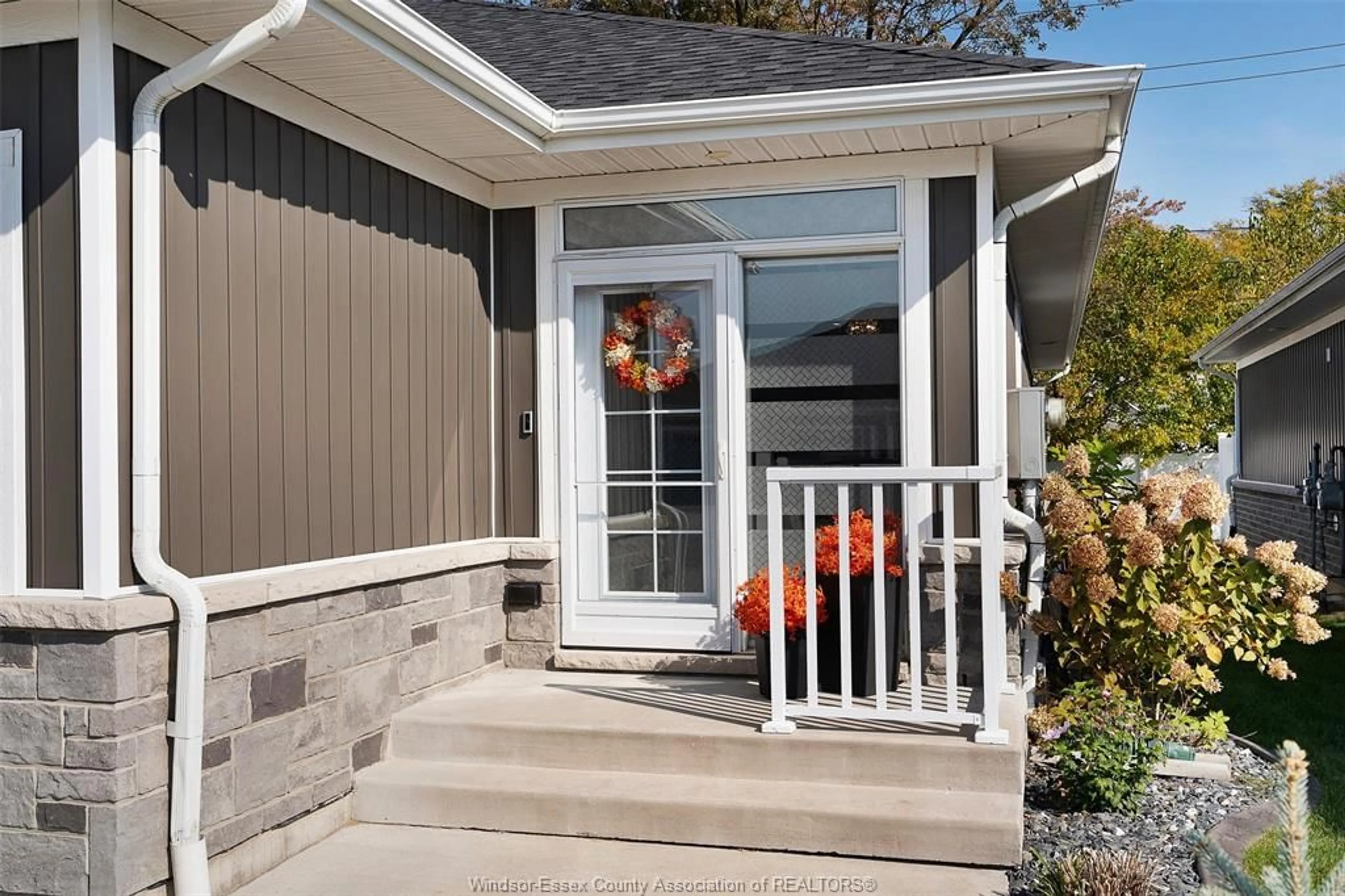 Home with vinyl exterior material, street for 1948 ETHAN COURT, Windsor Ontario N8T 0B3