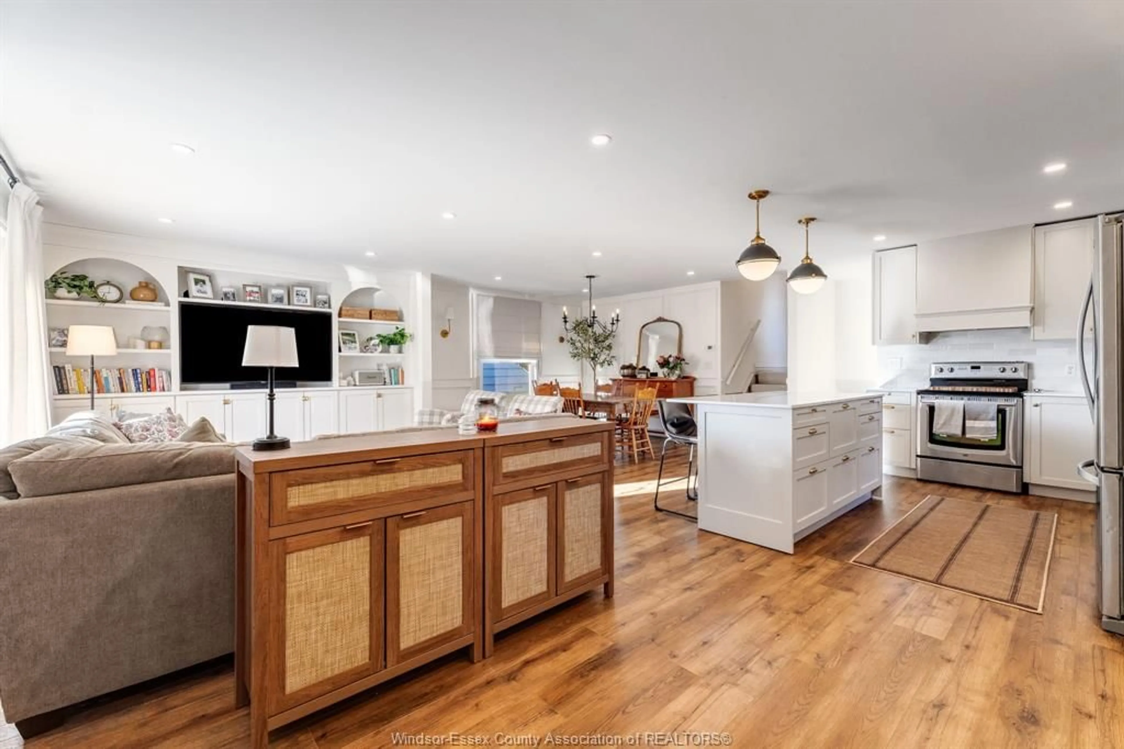 Open concept kitchen, wood/laminate floor for 222 Cherywood, Kingsville Ontario N9Y 3R4