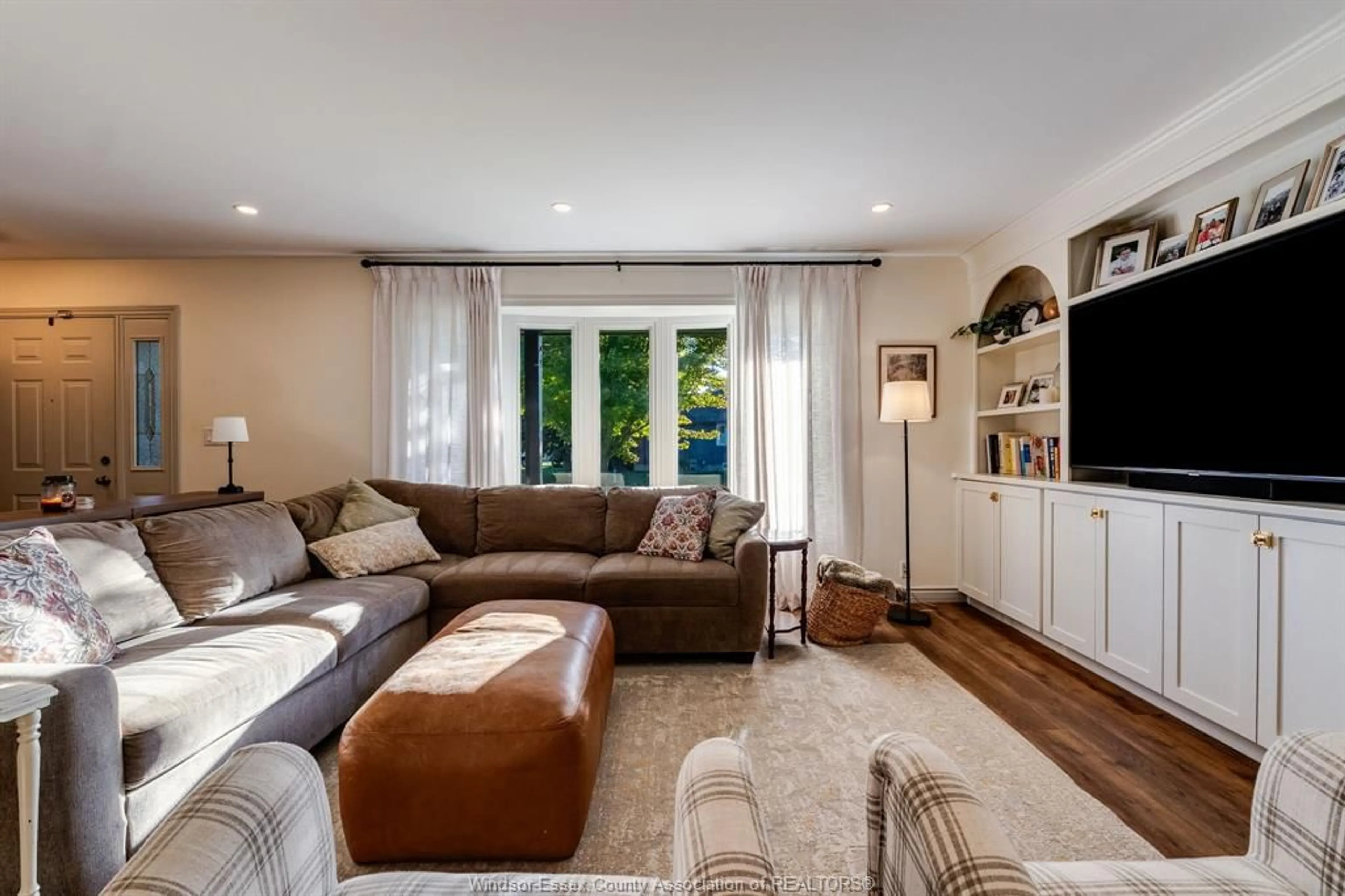 Living room with furniture, unknown for 222 Cherywood, Kingsville Ontario N9Y 3R4