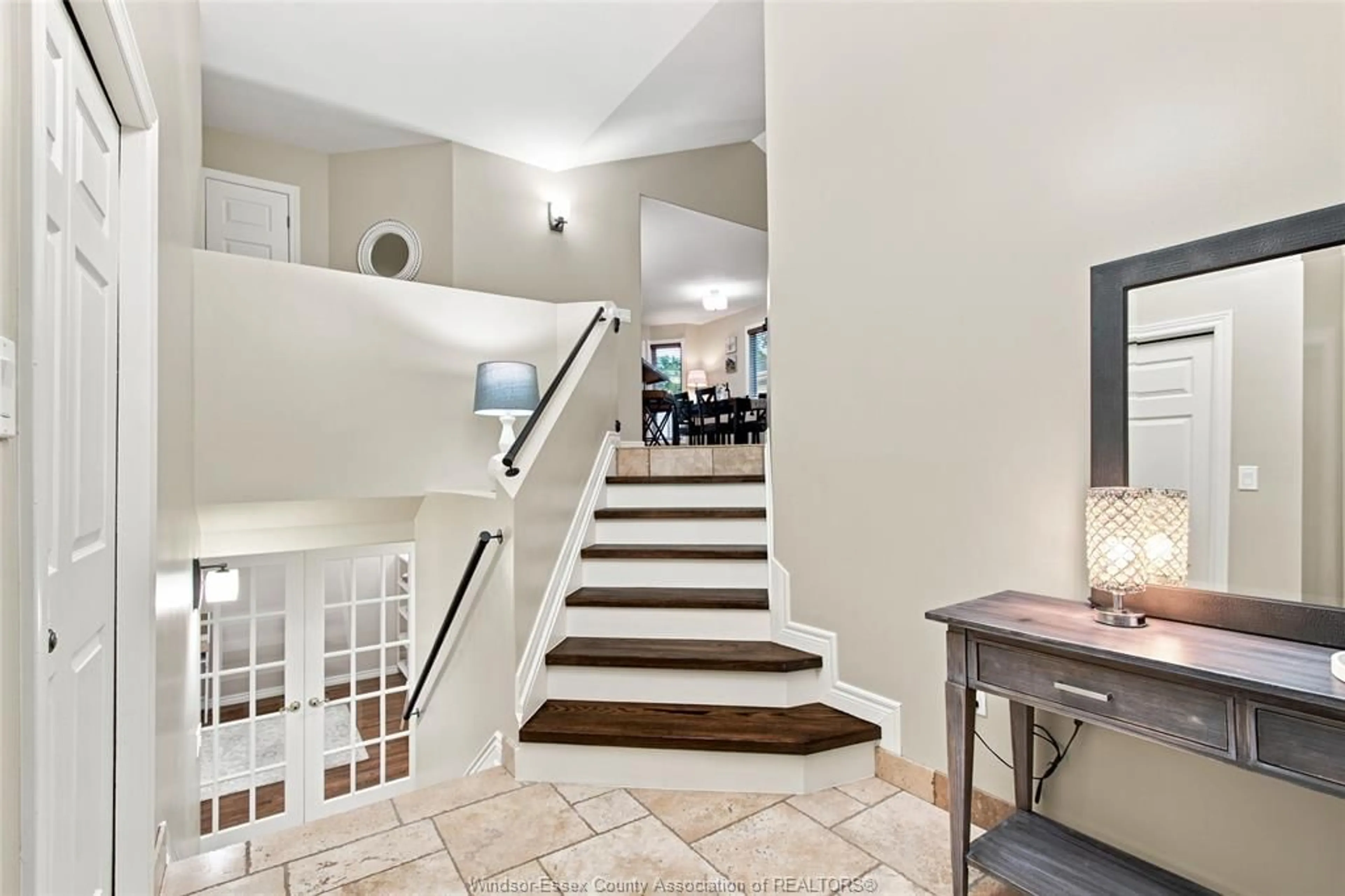 Indoor foyer for 5929 ROSEWOOD Cres, LaSalle Ontario N9J 3L7