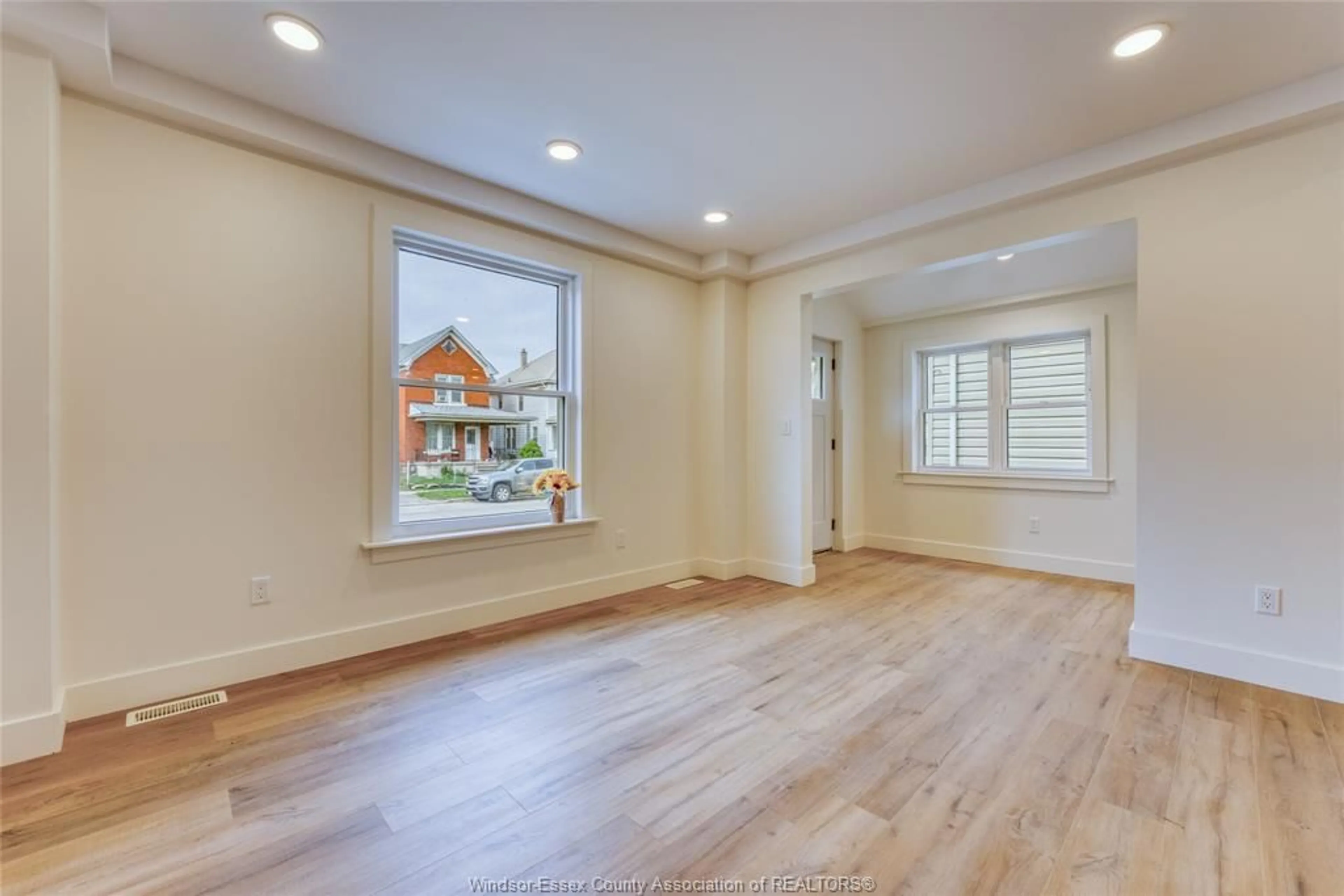 A pic of a room for 918 ALBERT, Windsor Ontario N8Y 3P3