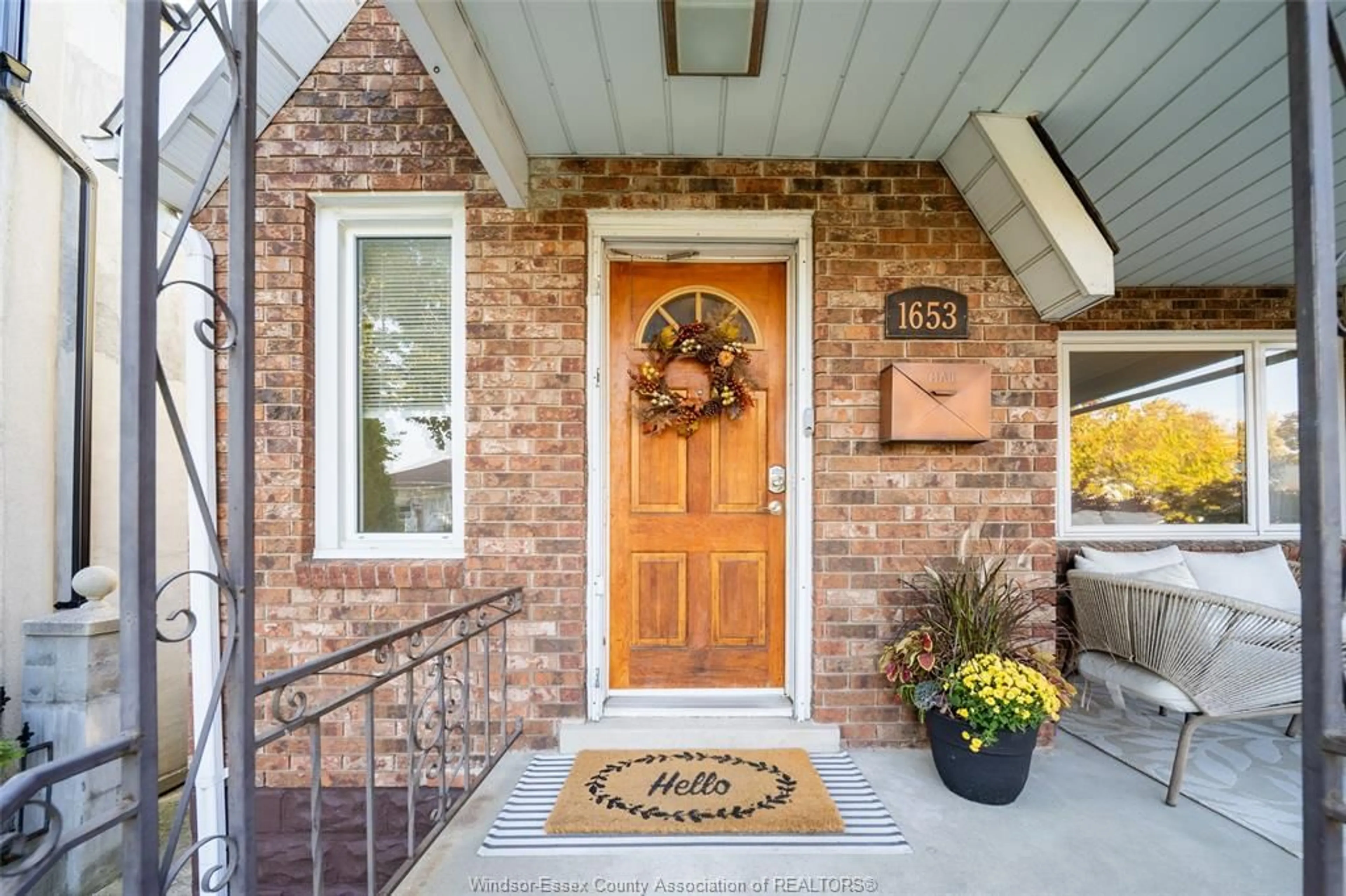 Indoor entryway for 1653 PIERRE Ave, Windsor Ontario N8X 4P7