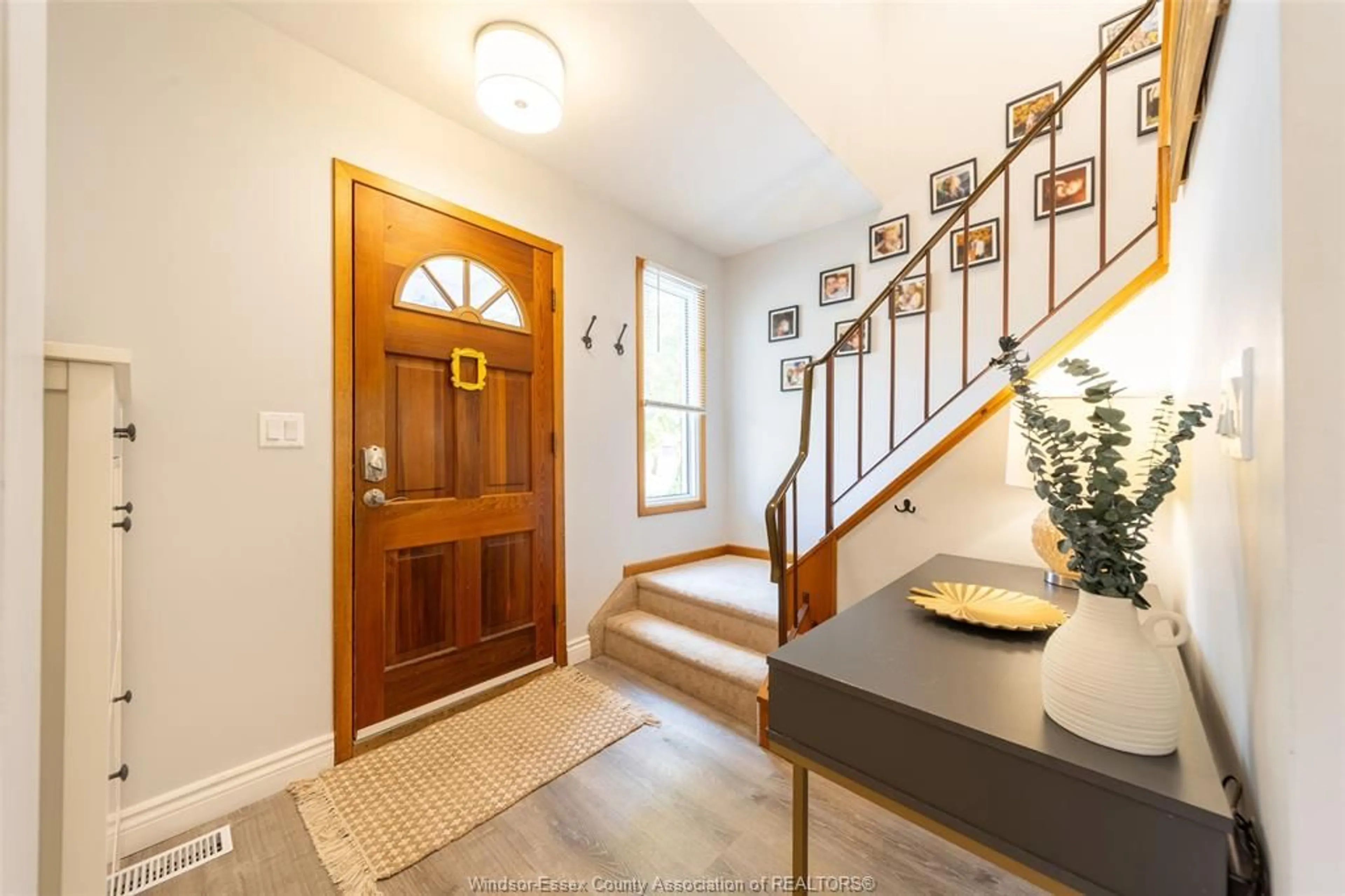 Indoor entryway for 1653 PIERRE Ave, Windsor Ontario N8X 4P7
