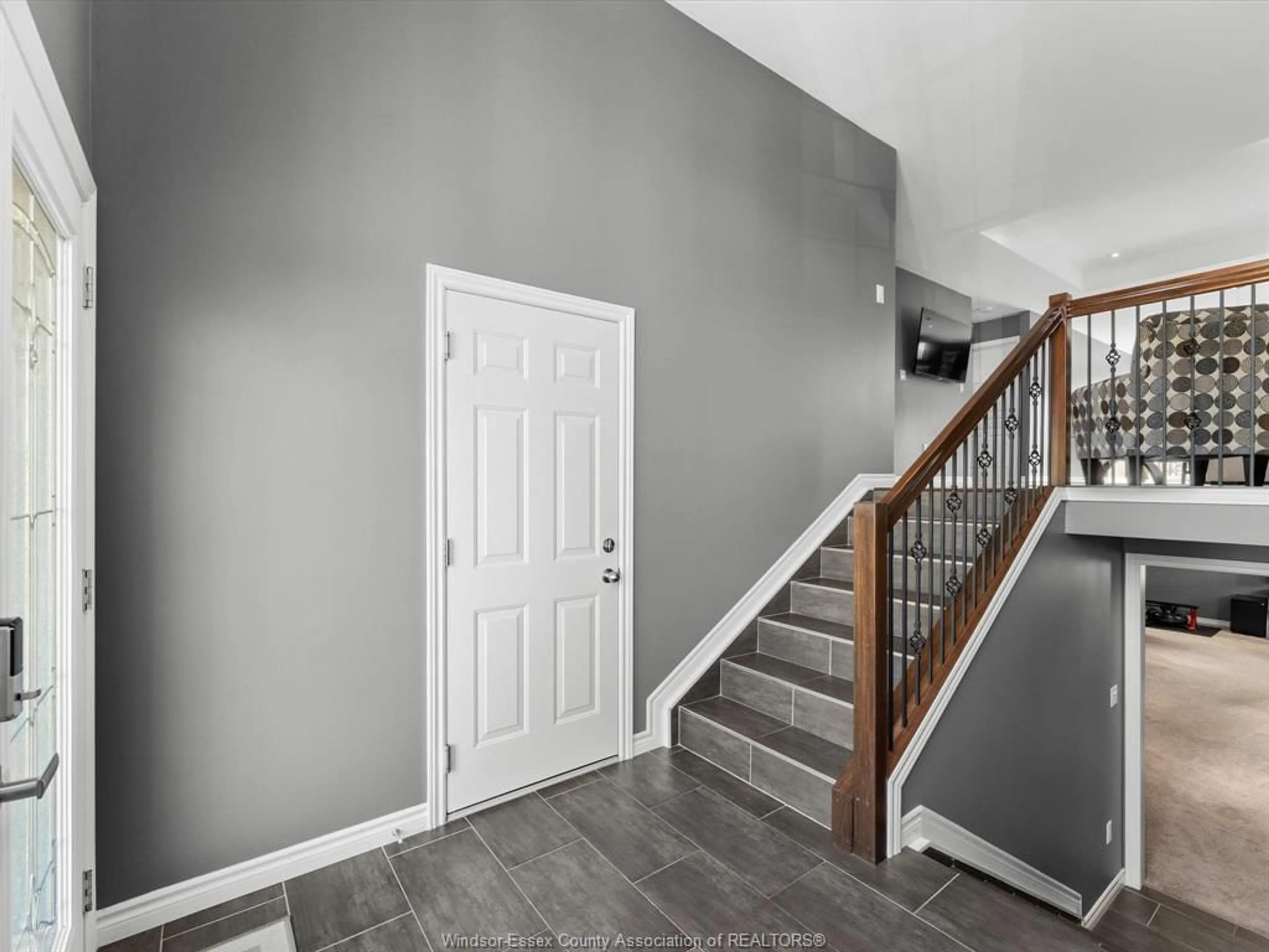 Indoor entryway for 11925 BOULDER Cres, Windsor Ontario N8P 1Z6