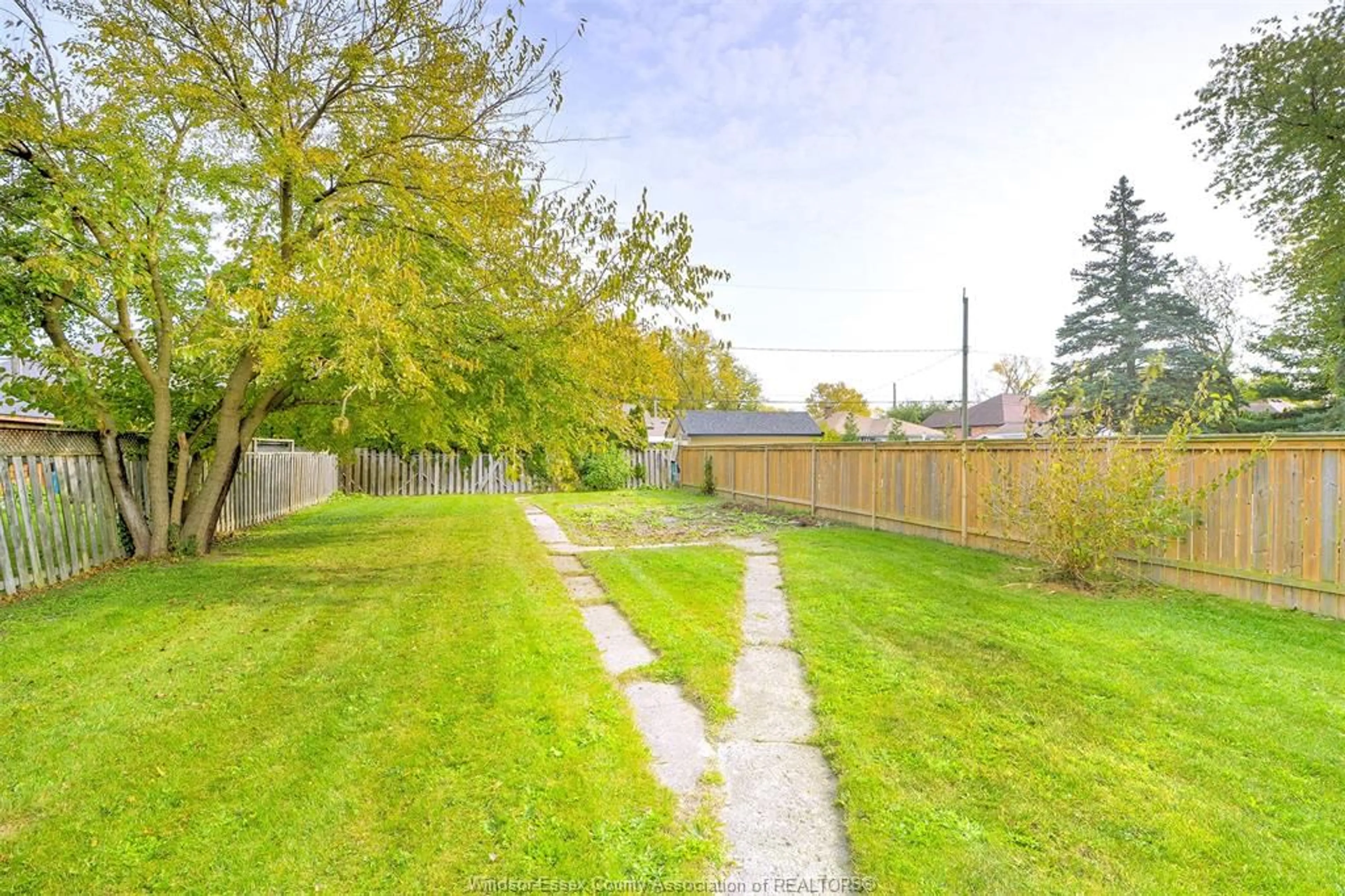 Patio, street for 576 ELINOR, Windsor Ontario N8P 1E4