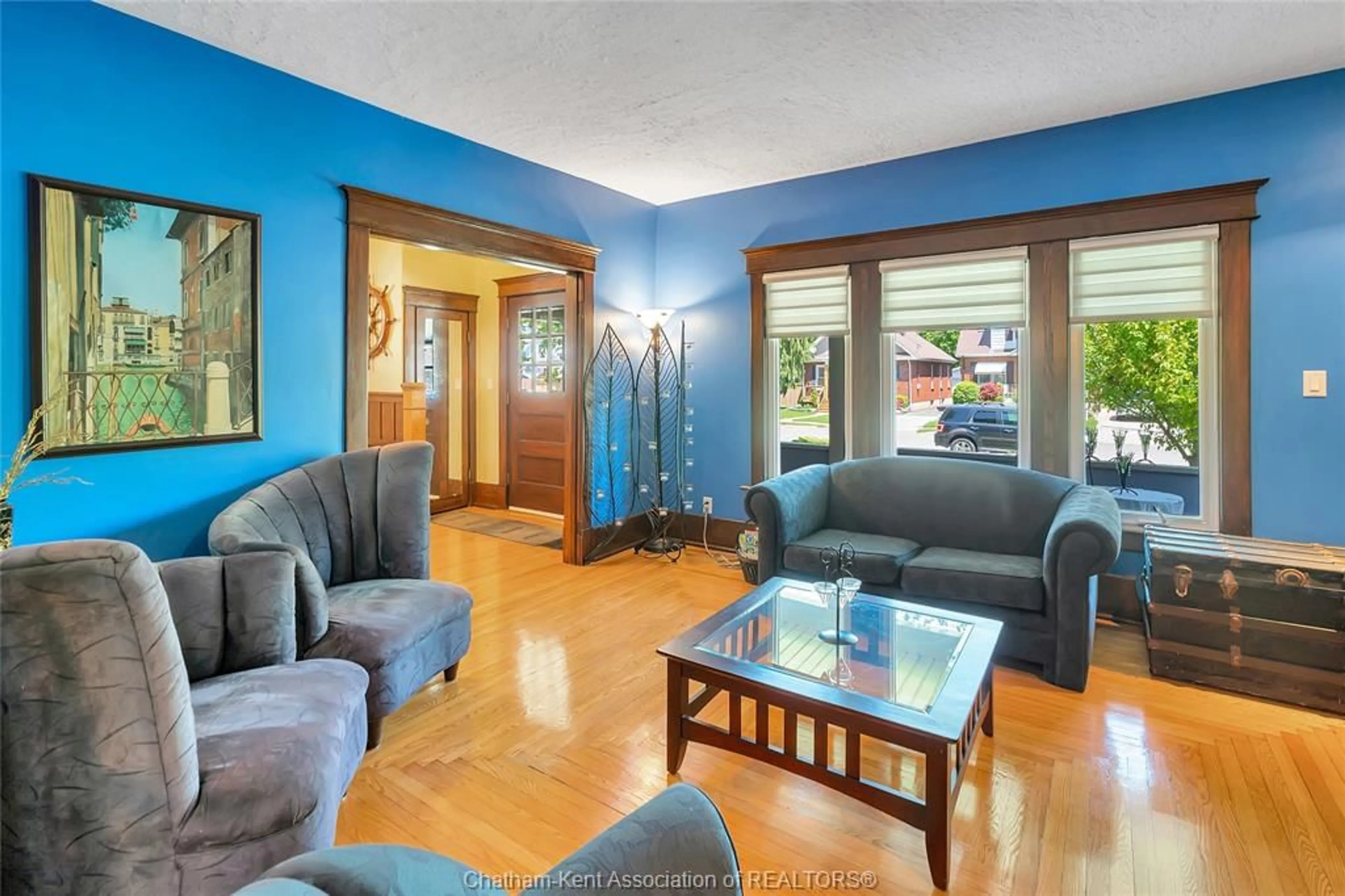 Living room with furniture, unknown for 82 Robertson Ave, Chatham Ontario N7M 3A6