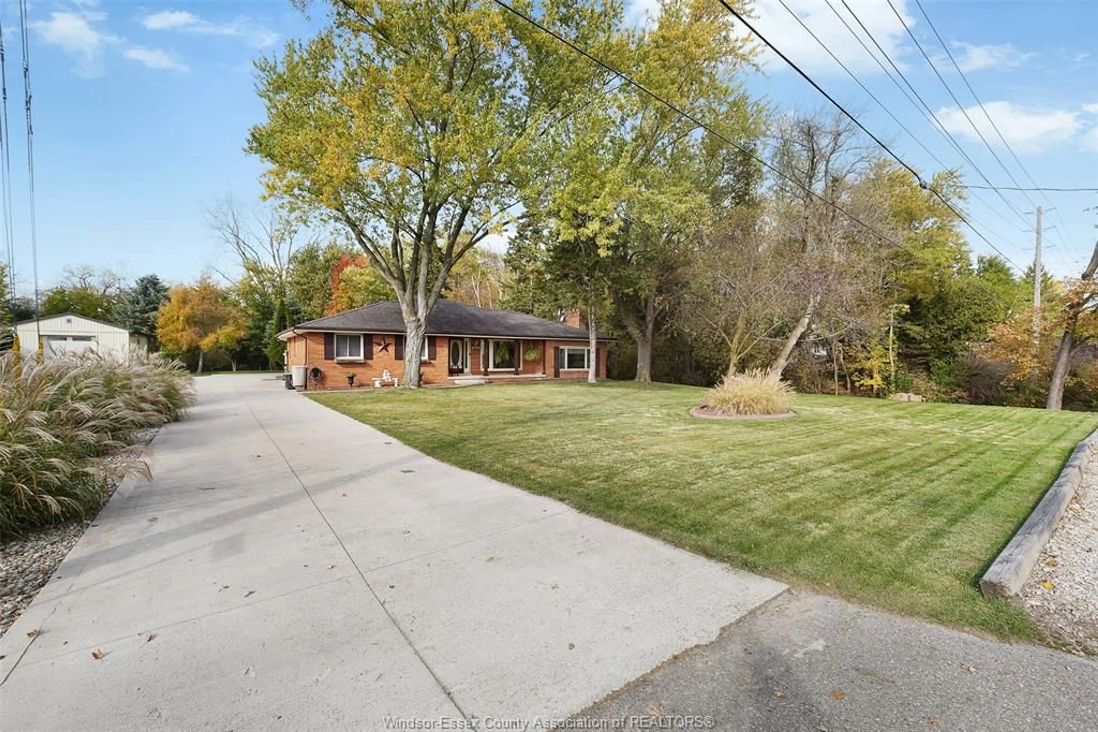A pic from outside/outdoor area/front of a property/back of a property/a pic from drone, street for 6944 CONCESSION 6, Amherstburg Ontario N9V 2Y9