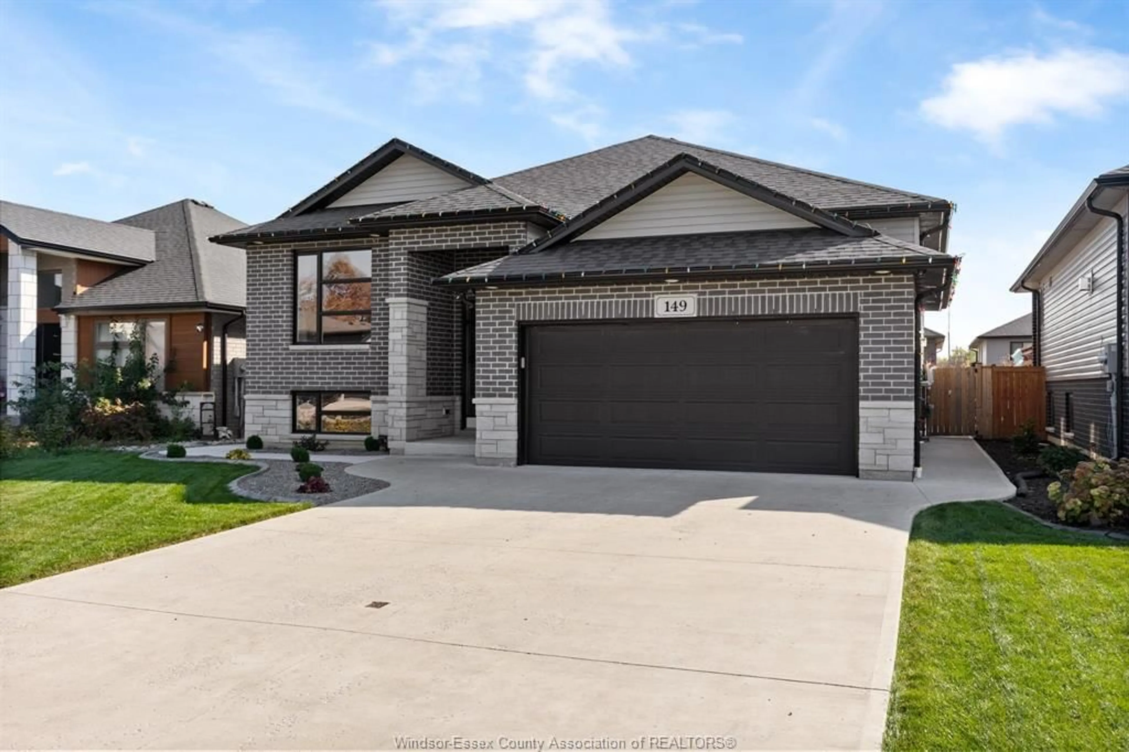 Home with brick exterior material, street for 149 TOWNSVIEW Crt, Essex Ontario N8M 0A4