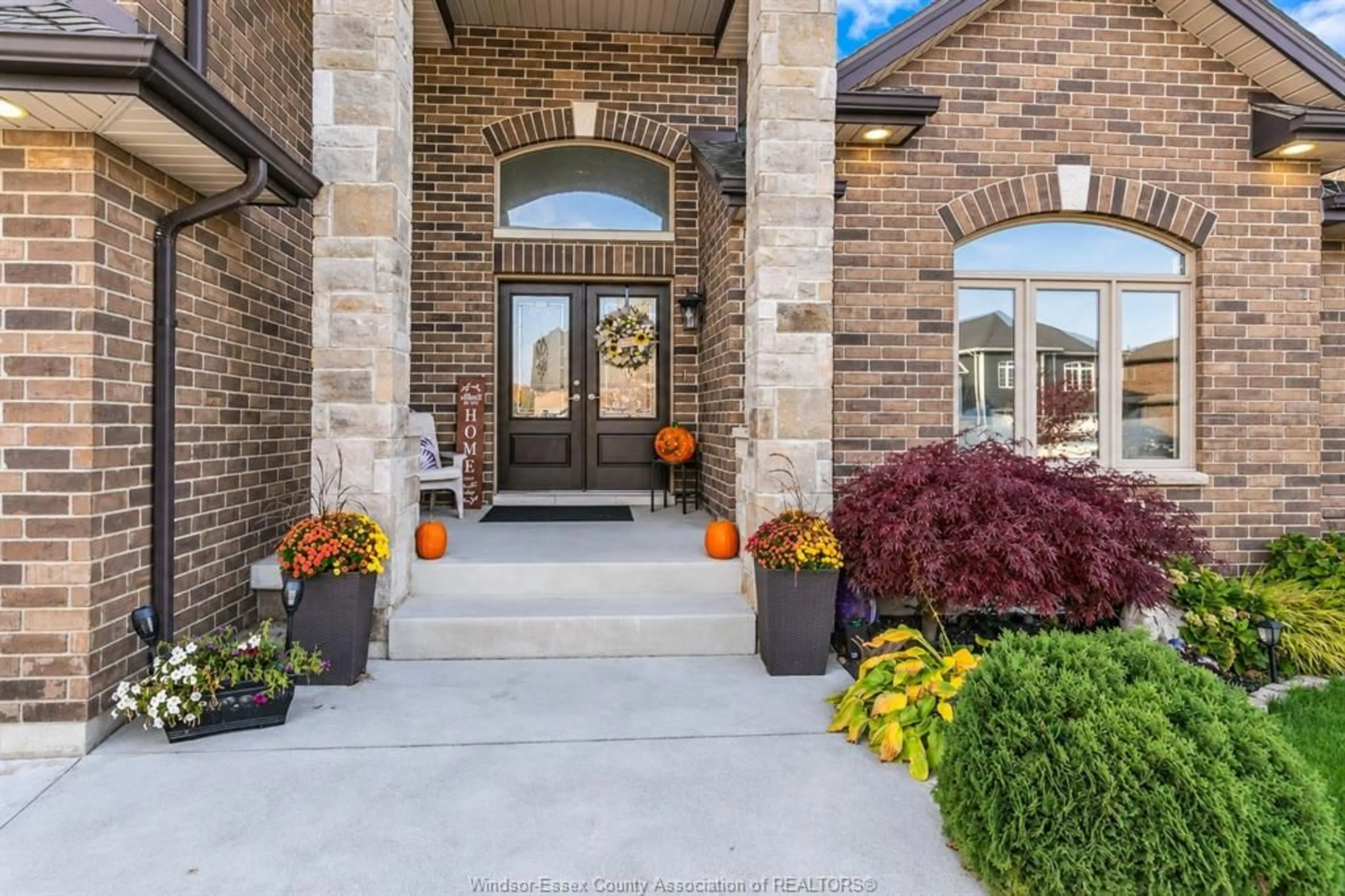Indoor entryway for 1285 DEER RUN Trail, Lakeshore Ontario N8L 0S8