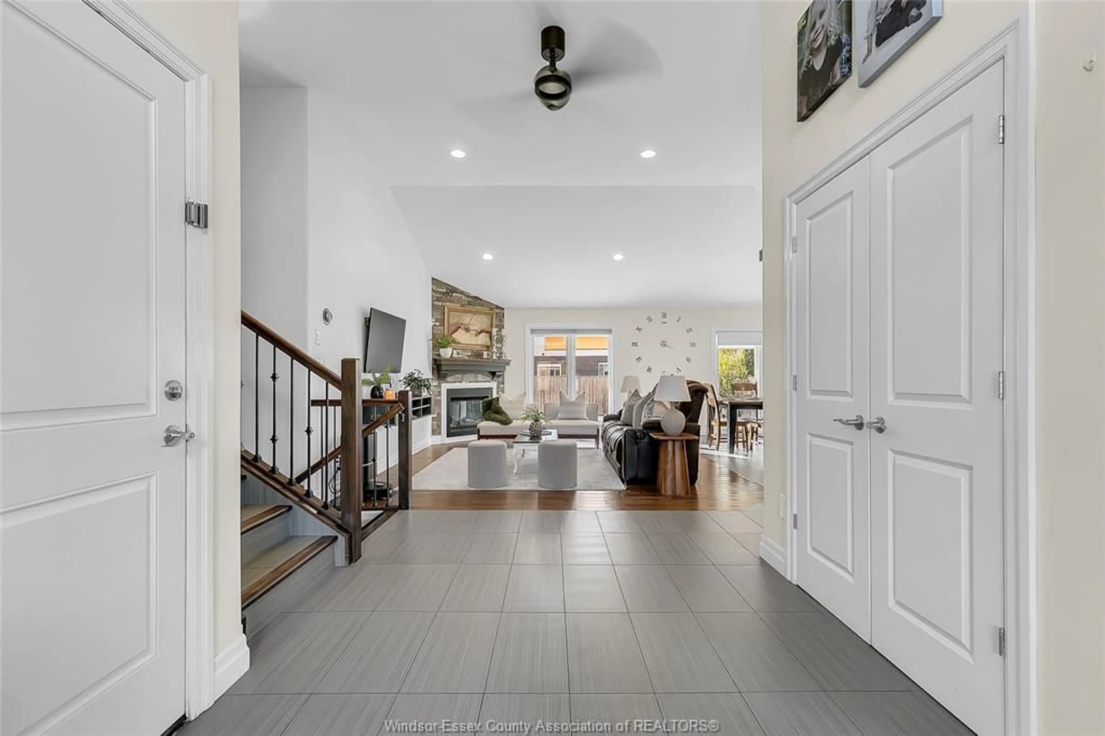 Indoor entryway for 1285 DEER RUN Trail, Lakeshore Ontario N8L 0S8