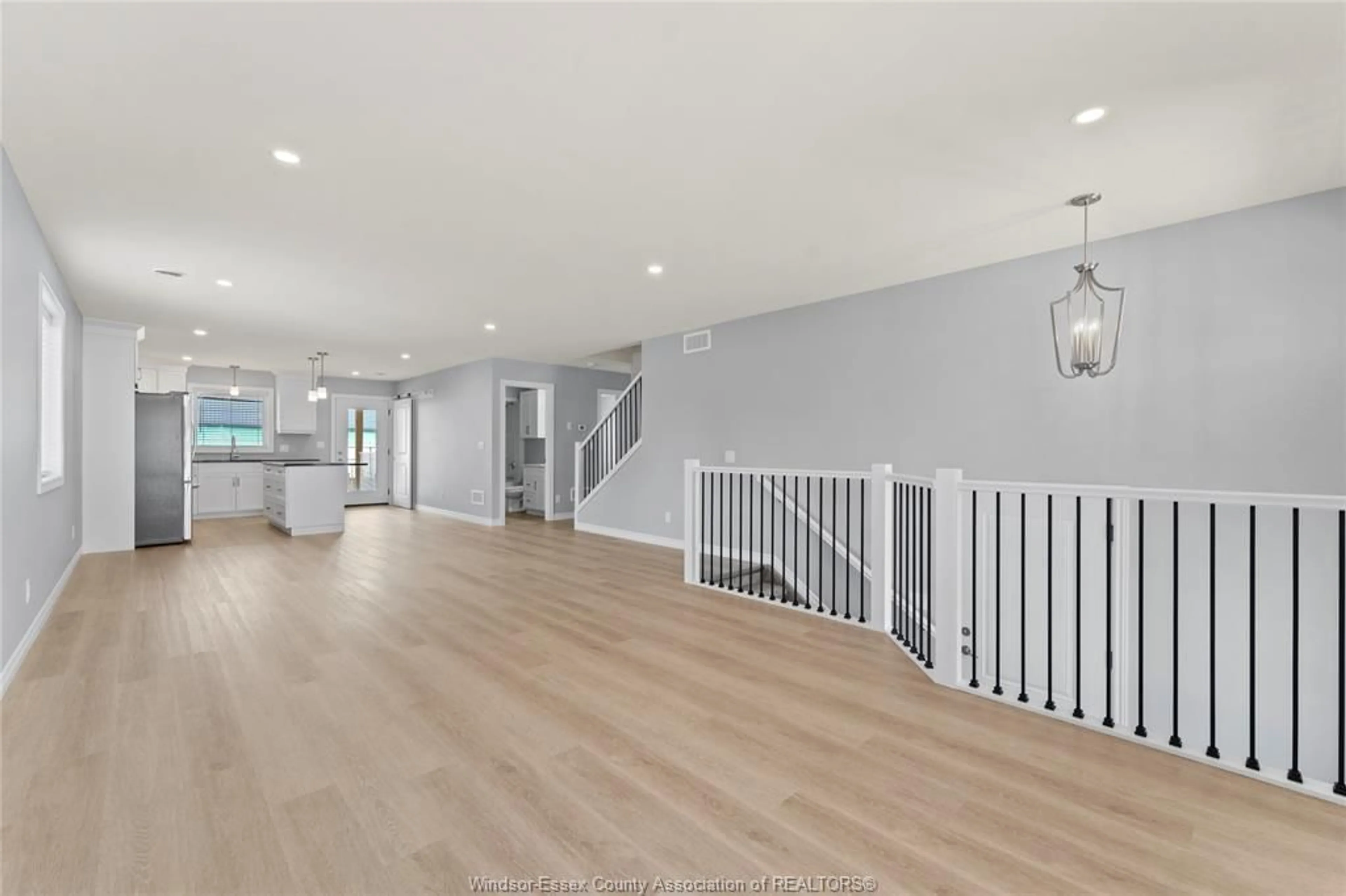 Indoor foyer for 125 PARK St #UNITS A AND B, Amherstburg Ontario N9V 1N9