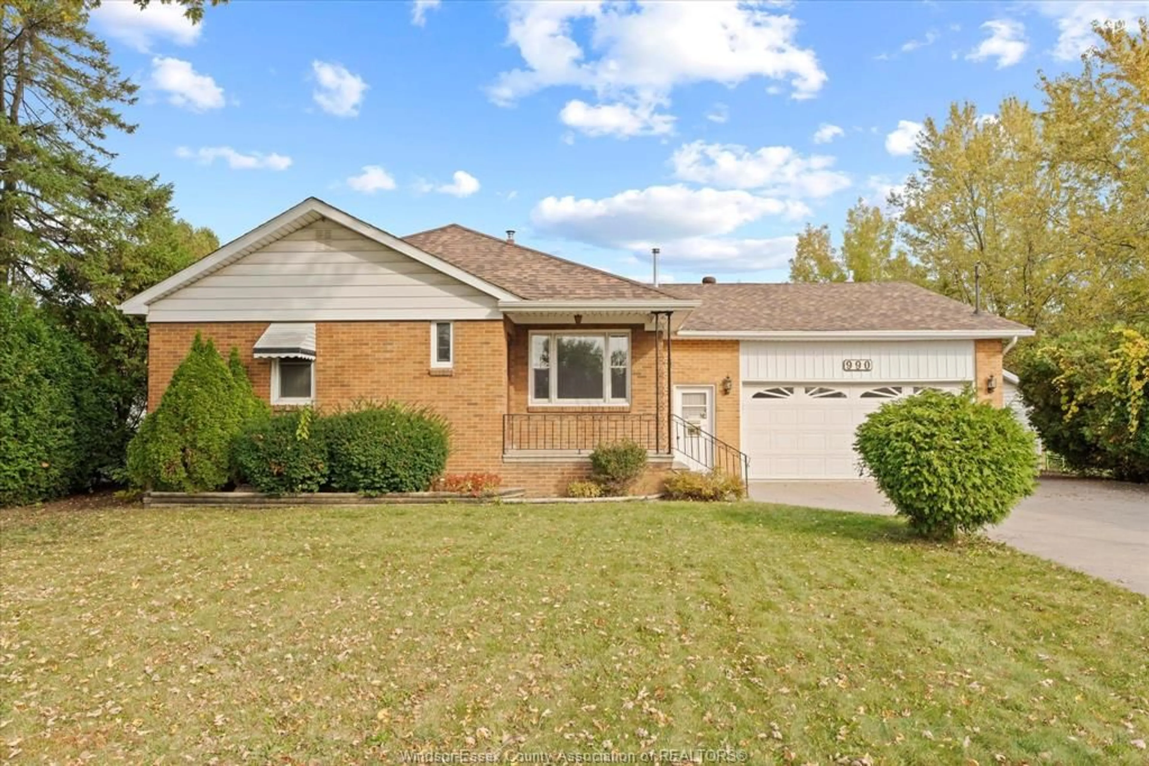 Home with brick exterior material, street for 990 SCOFIELD Ave, Windsor Ontario N9G 1L7