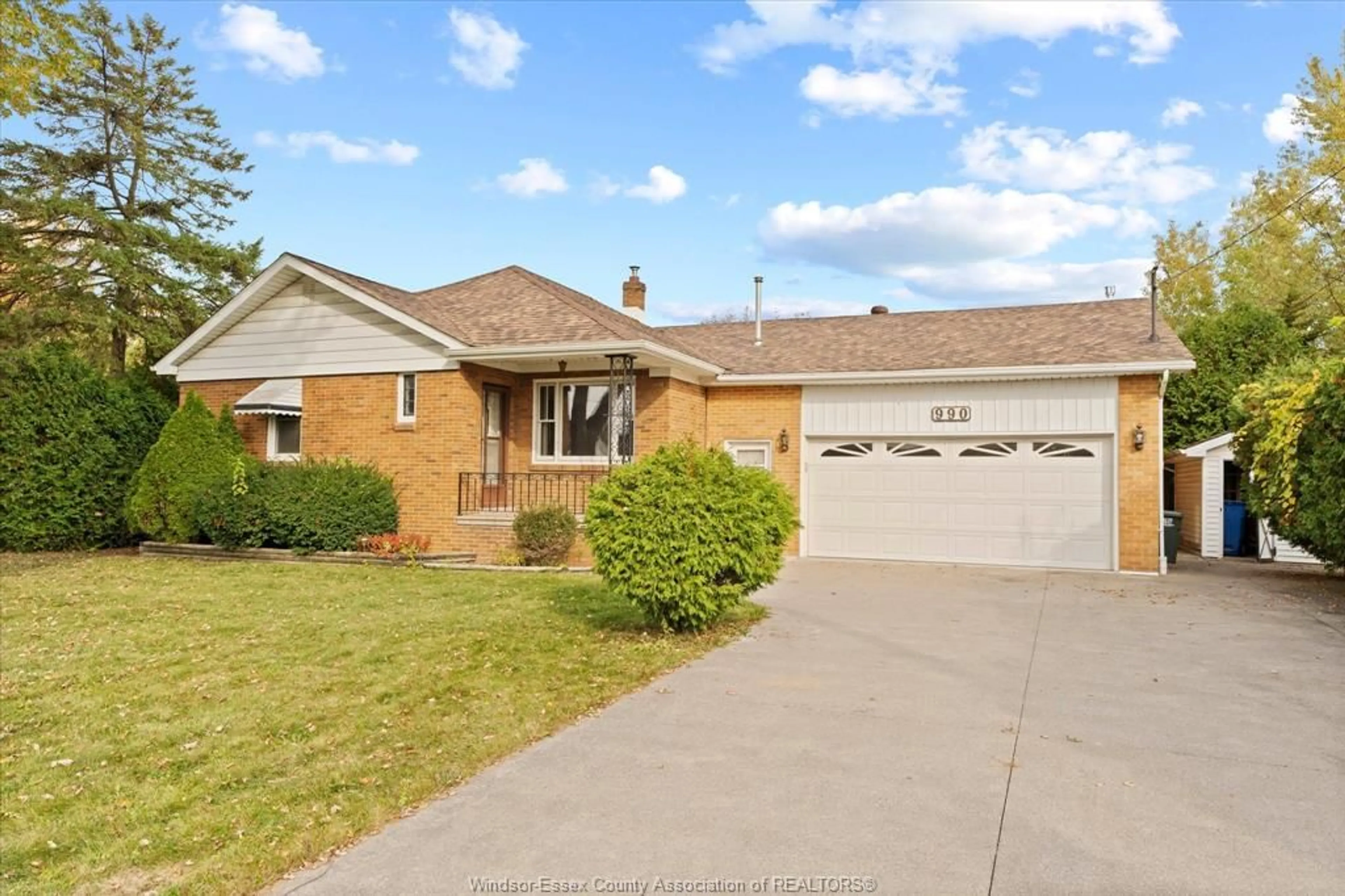 Home with brick exterior material, street for 990 SCOFIELD Ave, Windsor Ontario N9G 1L7