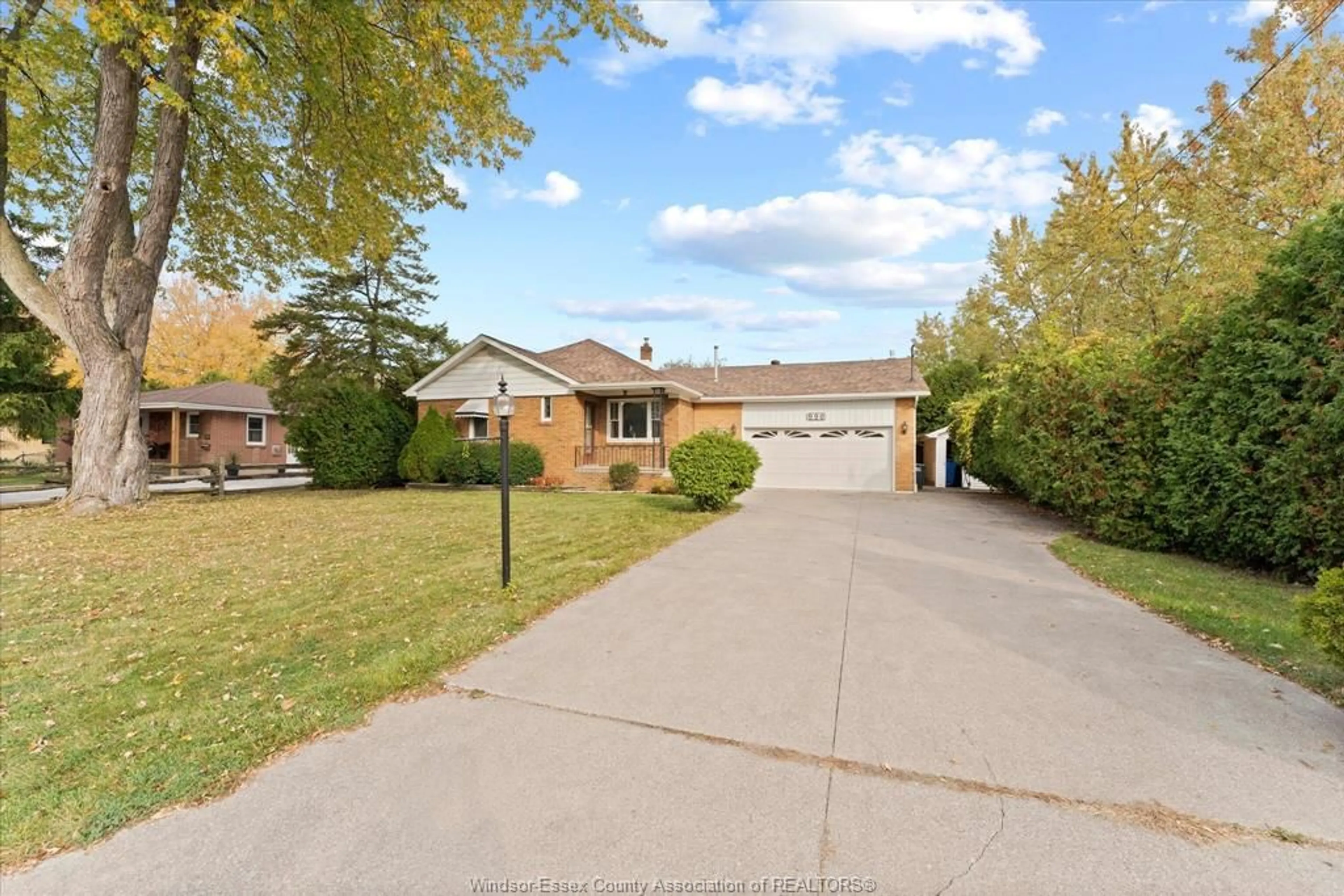 Unknown for 990 SCOFIELD Ave, Windsor Ontario N9G 1L7