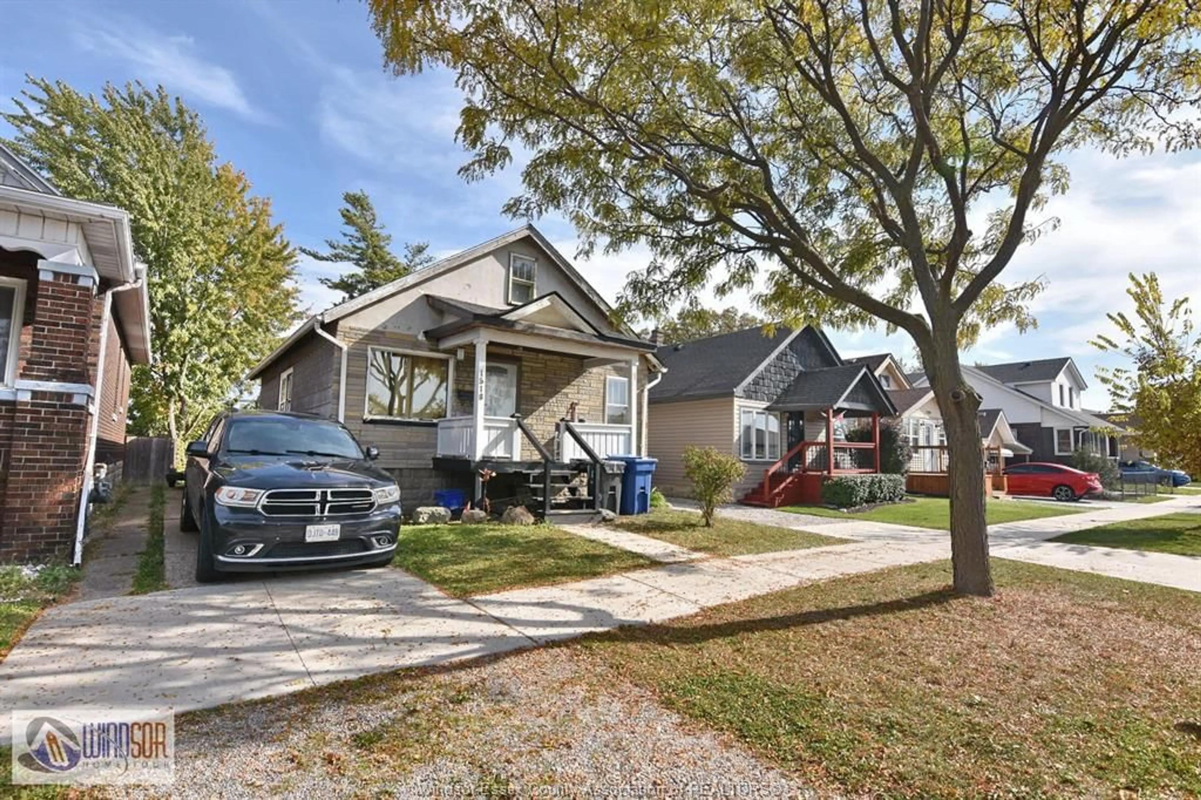 Home with vinyl exterior material, street for 1518 ST. LUKE, Windsor Ontario N8Y 3N3