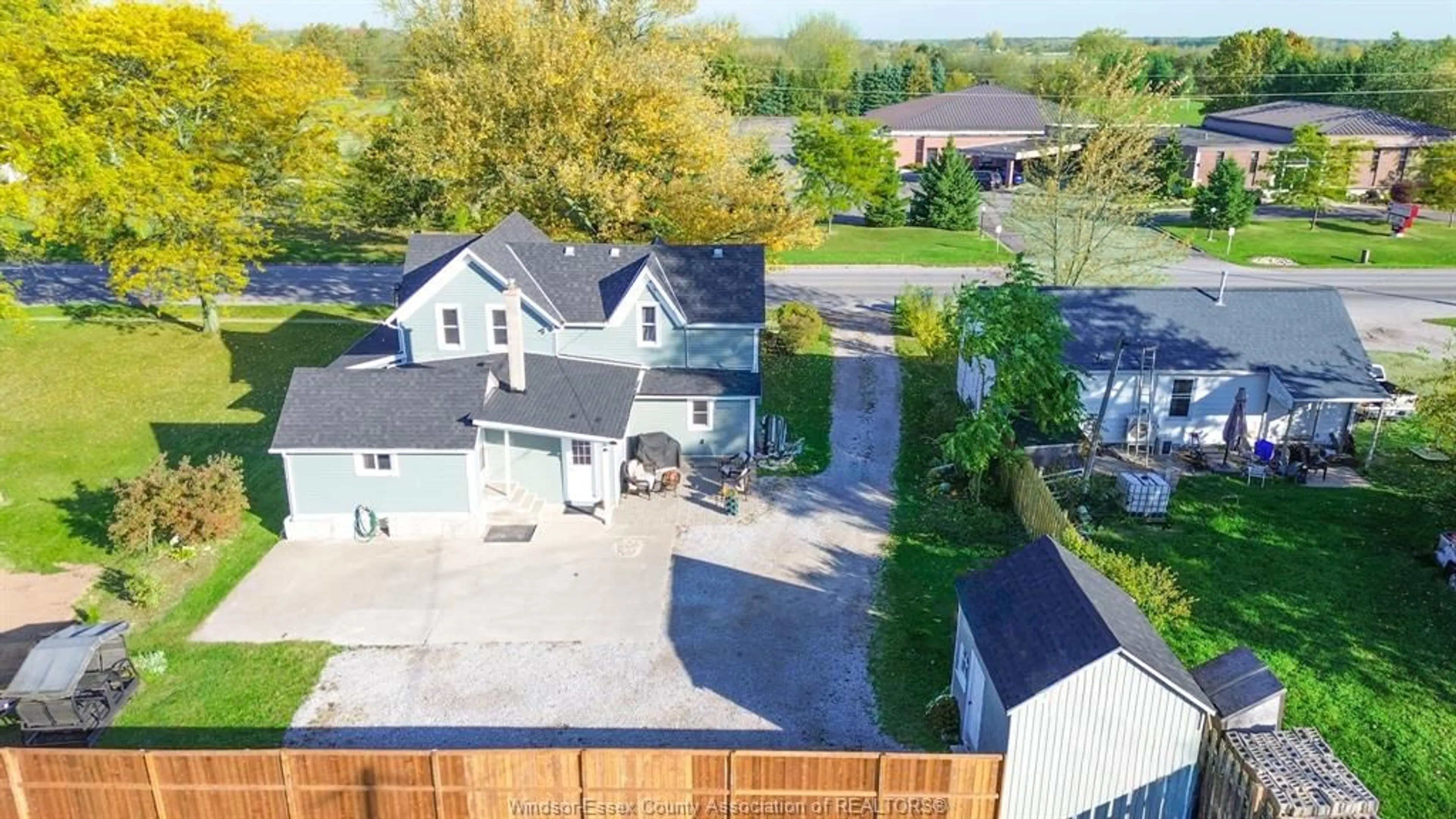 A pic from outside/outdoor area/front of a property/back of a property/a pic from drone, street for 469 KING St, Harrow Ontario N0R 1G0