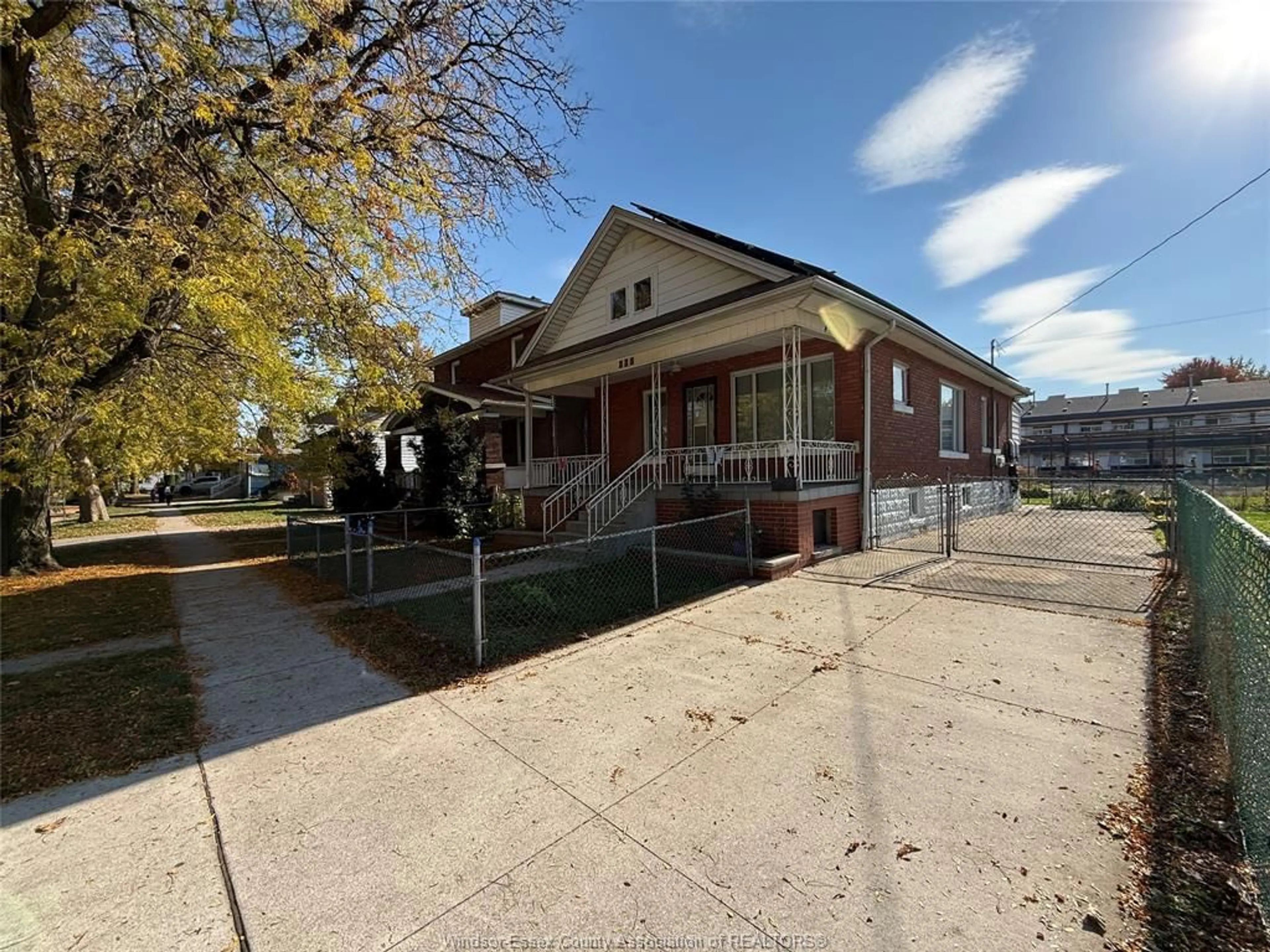 A pic from outside/outdoor area/front of a property/back of a property/a pic from drone, street for 539 BROCK ST, Windsor Ontario N9C 2T1