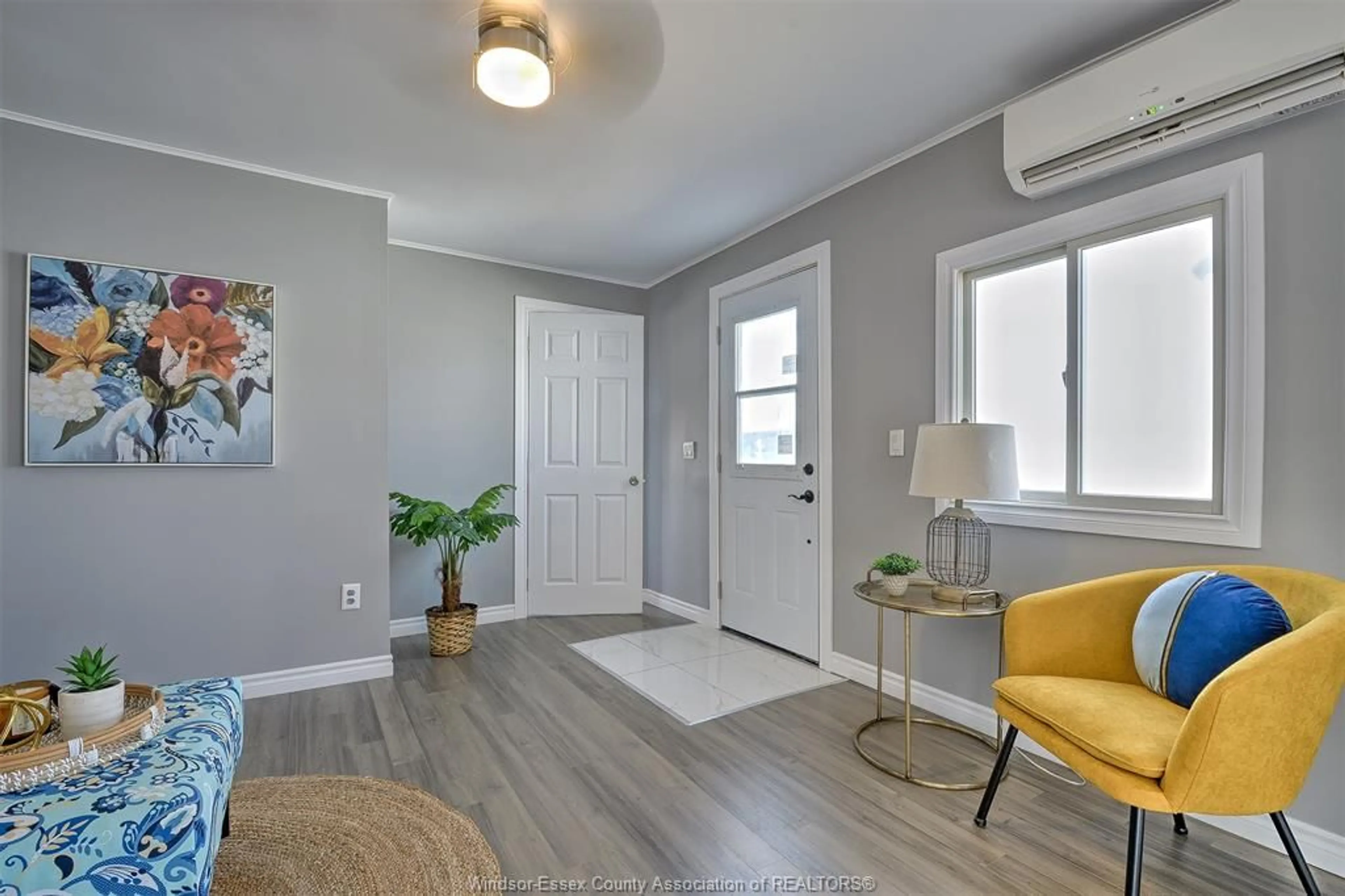 Indoor entryway for 216 BARRACUDA Ave, Windsor Ontario N8W 2B1