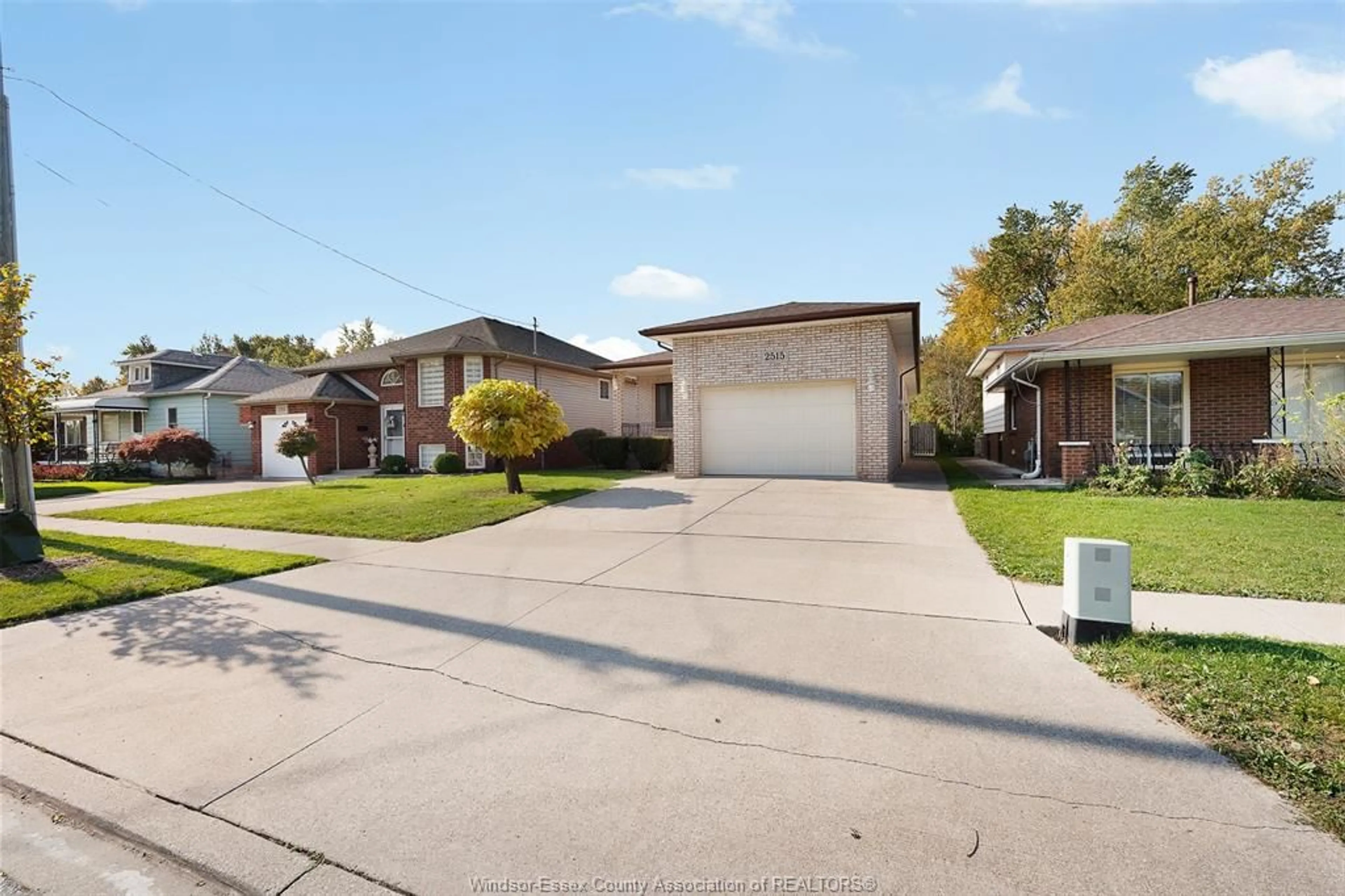 A pic from outside/outdoor area/front of a property/back of a property/a pic from drone, street for 2515 CLEMENCEAU, Windsor Ontario N8T 2P4
