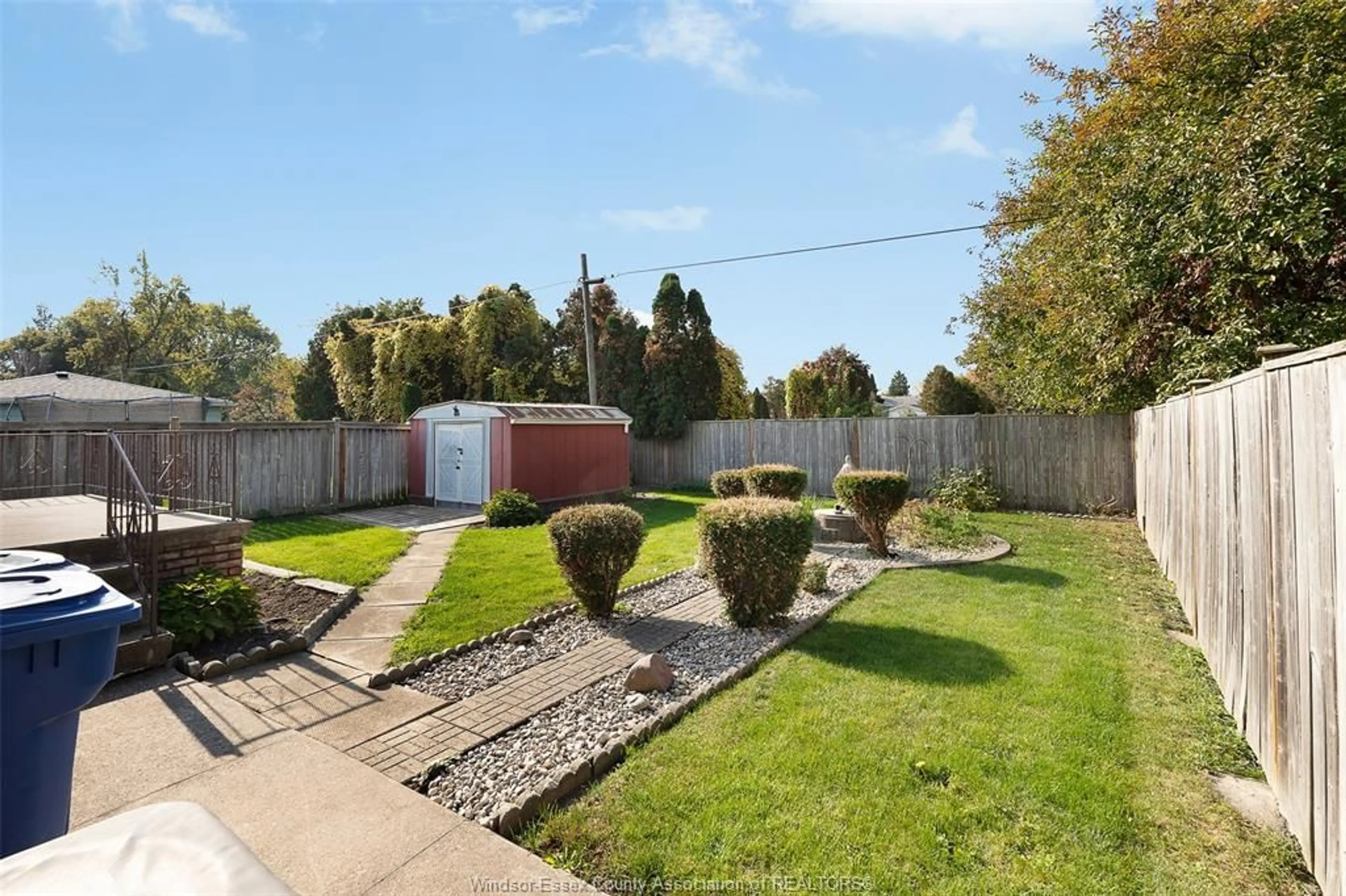 A pic from outside/outdoor area/front of a property/back of a property/a pic from drone, street for 2515 CLEMENCEAU, Windsor Ontario N8T 2P4