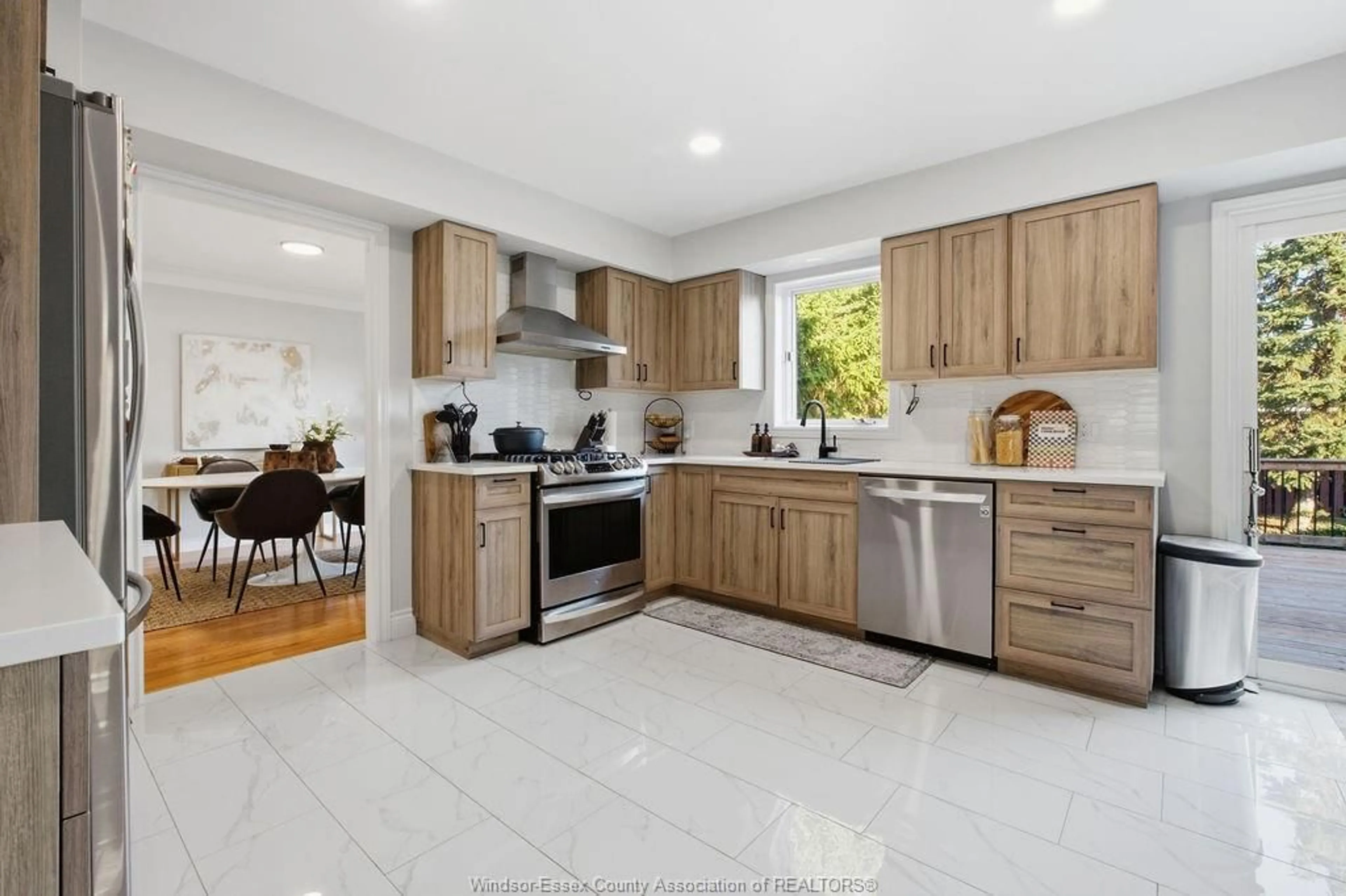 Open concept kitchen, ceramic/tile floor for 559 HARBOURNE Cres, Tecumseh Ontario N8N 3J5