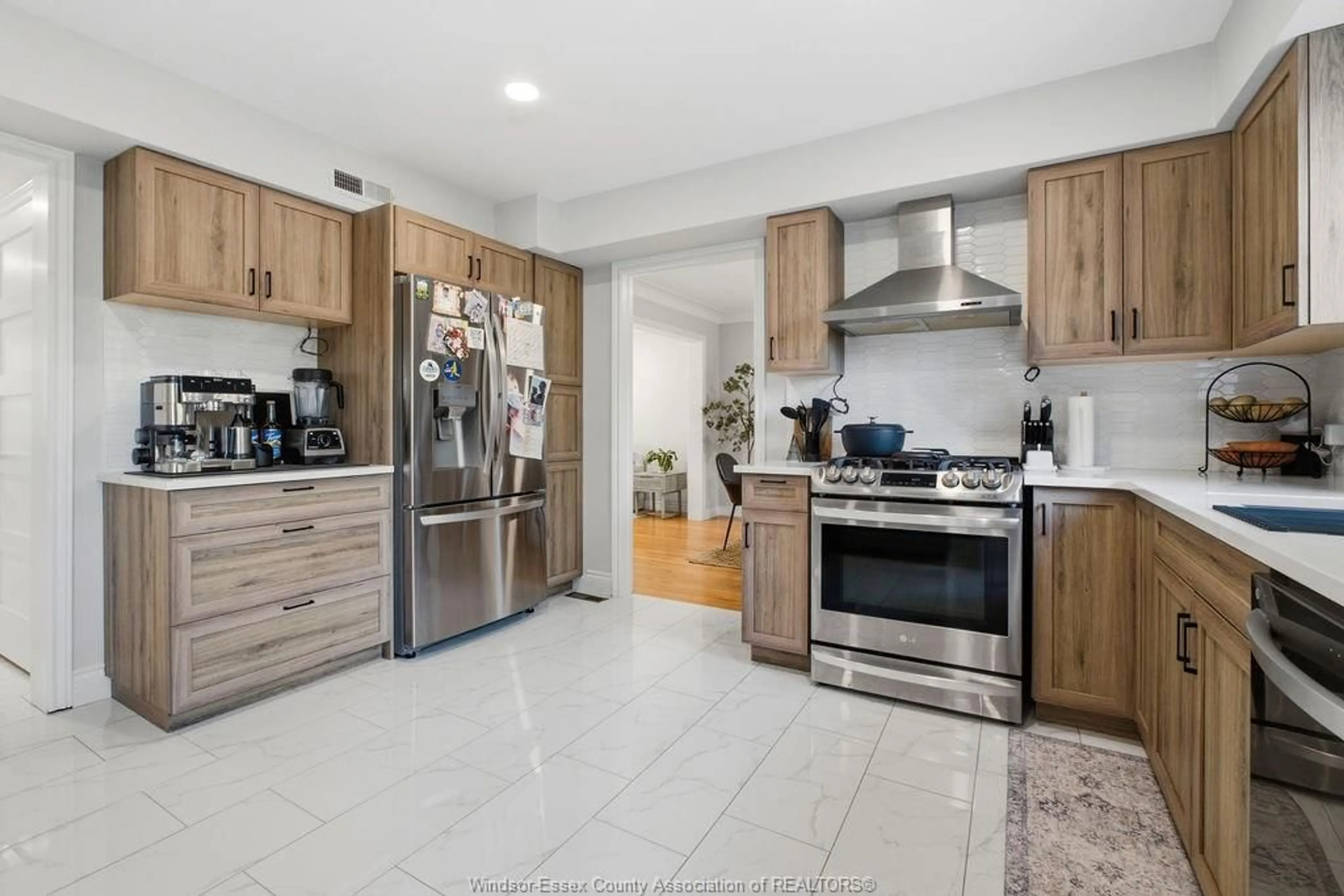 Open concept kitchen, ceramic/tile floor for 559 HARBOURNE Cres, Tecumseh Ontario N8N 3J5