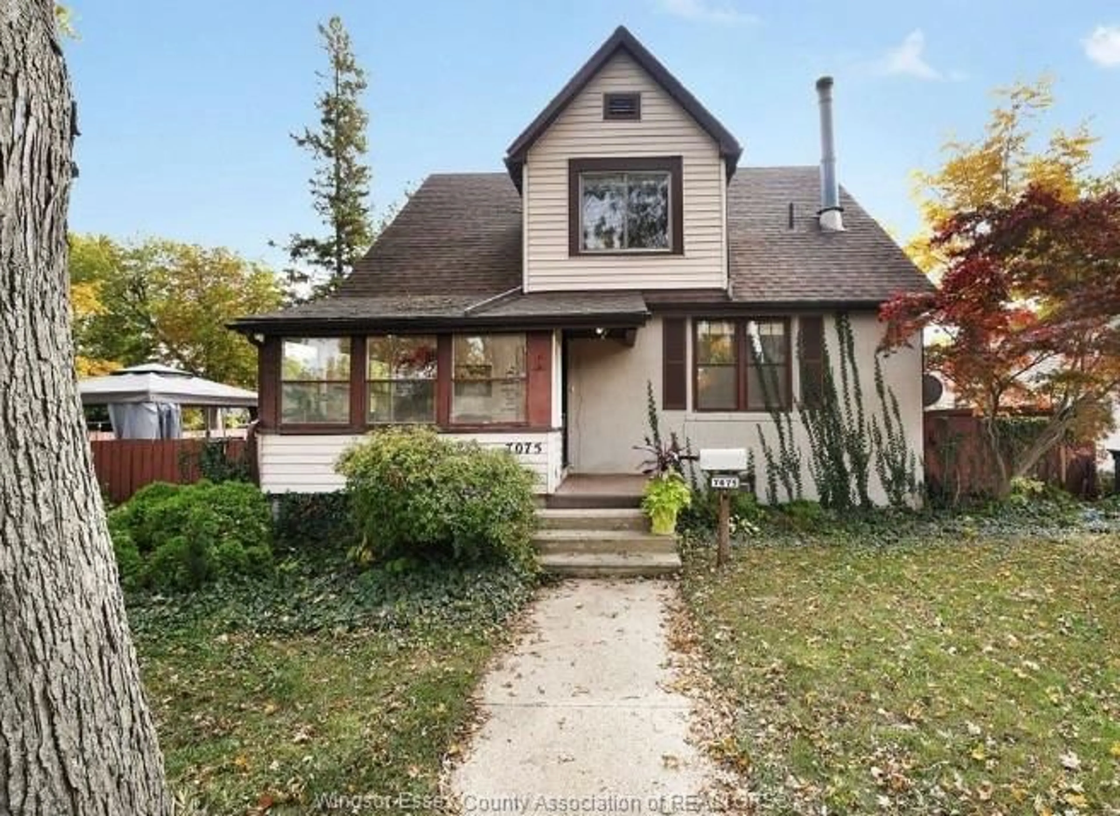 Home with vinyl exterior material, street for 7075 EDGAR St, Windsor Ontario N8S 2A8
