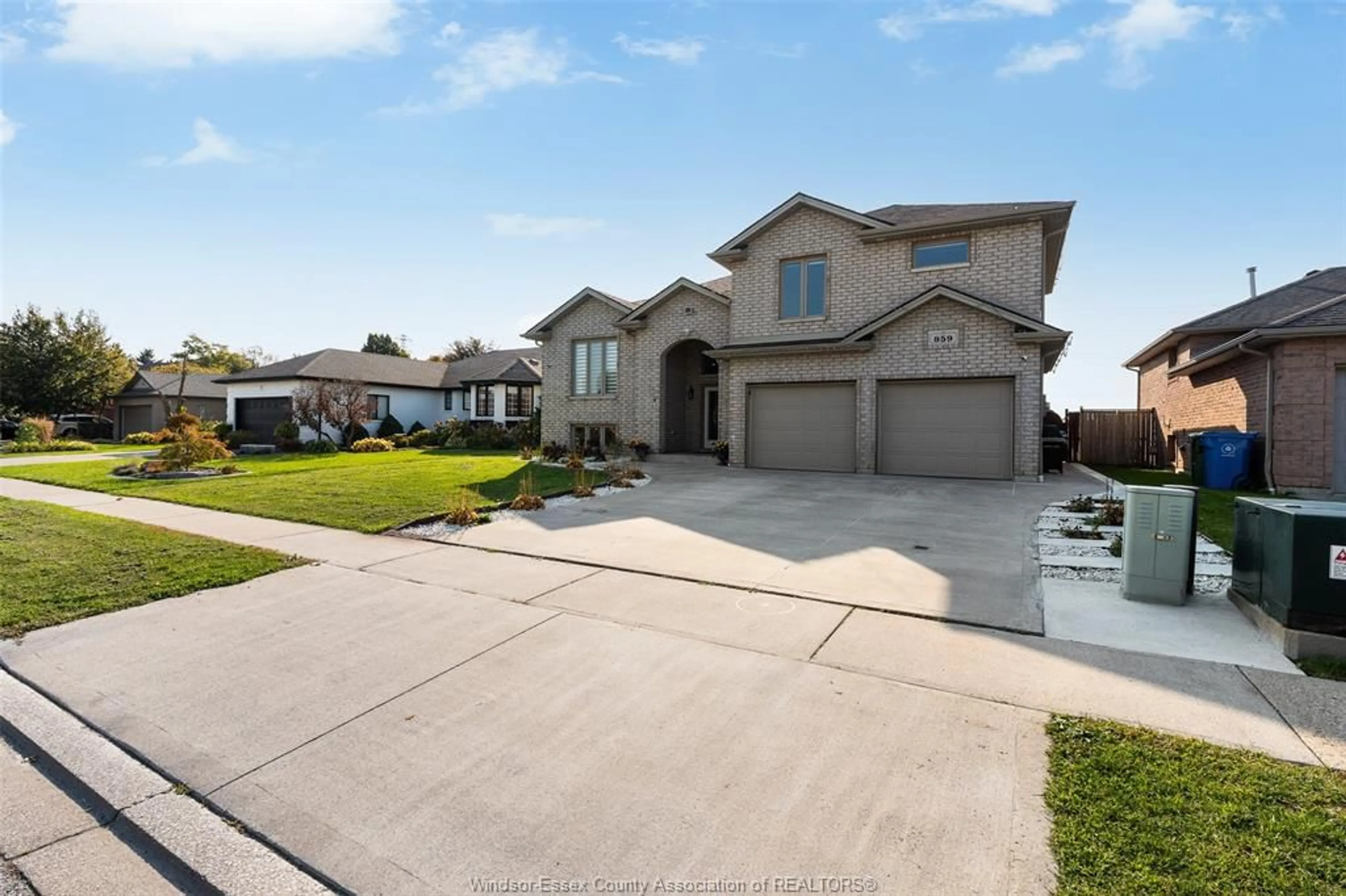 Unknown for 859 SOUTHWOOD Dr, Lakeshore Ontario N8L 1G1