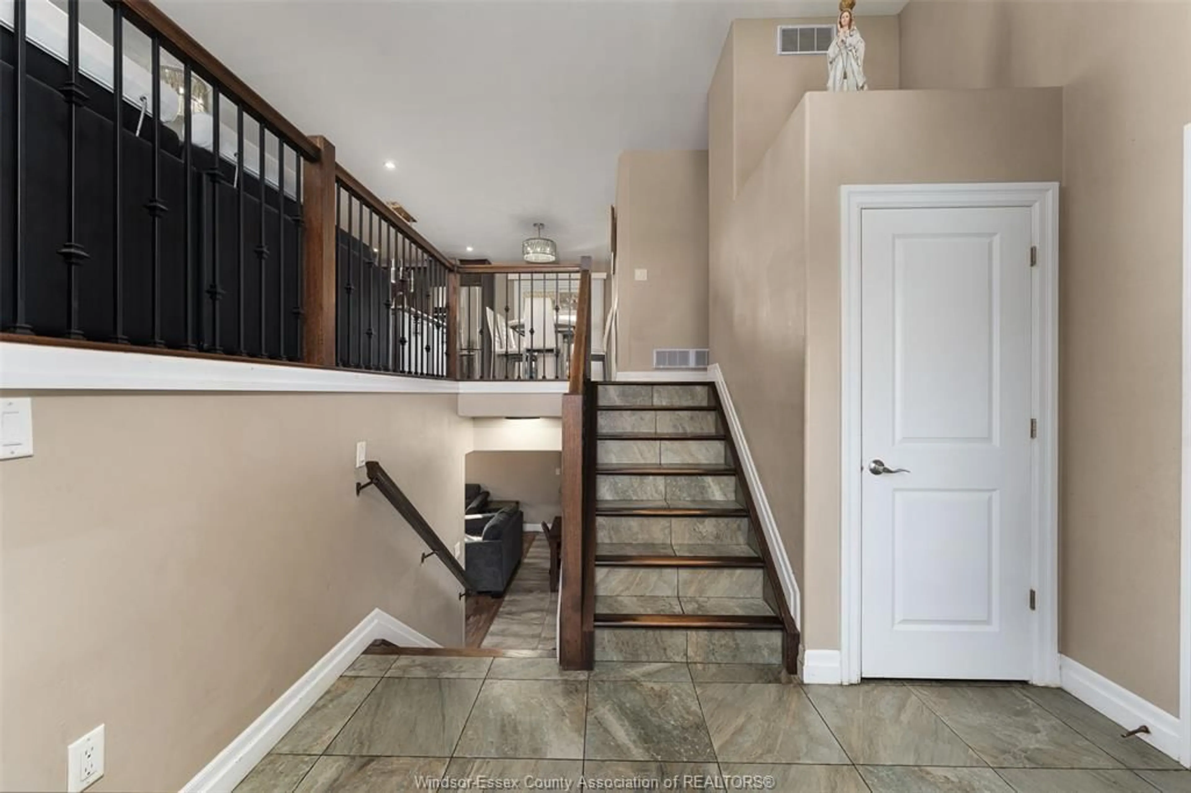 Unknown for 859 SOUTHWOOD Dr, Lakeshore Ontario N8L 1G1