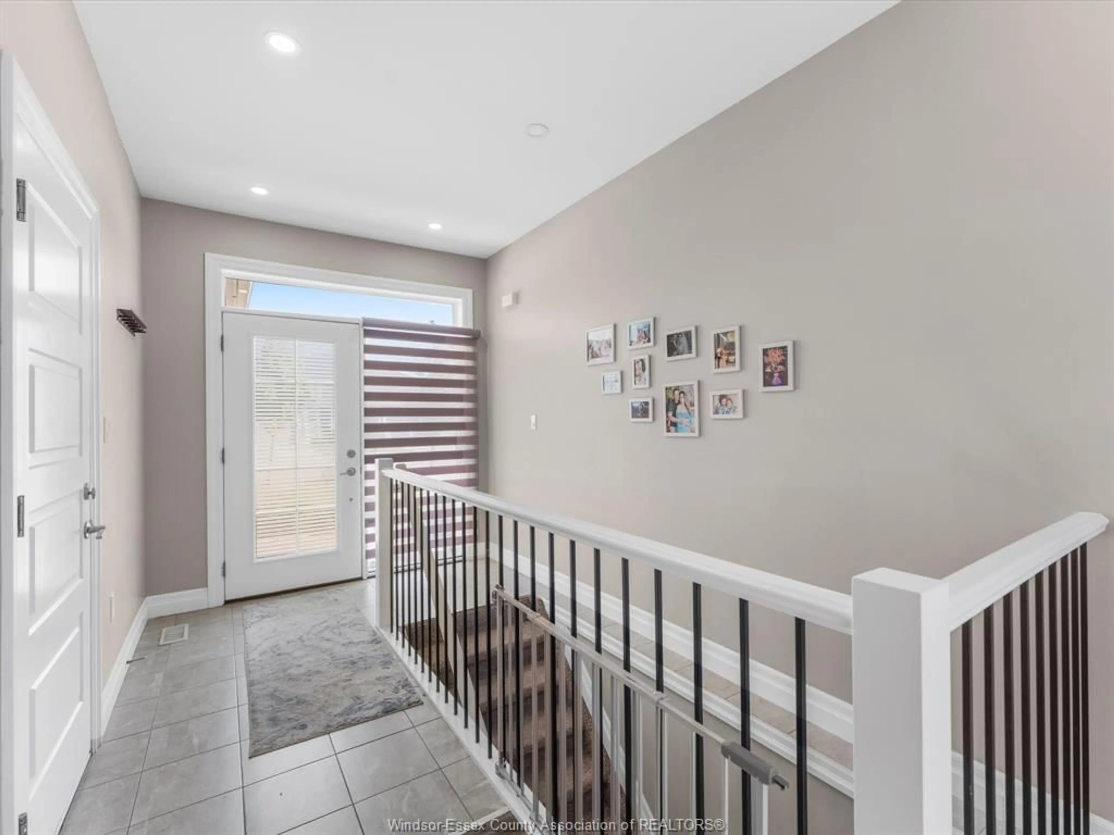 Indoor entryway for 1931 ETHAN Crt, Windsor Ontario N8T 0B3