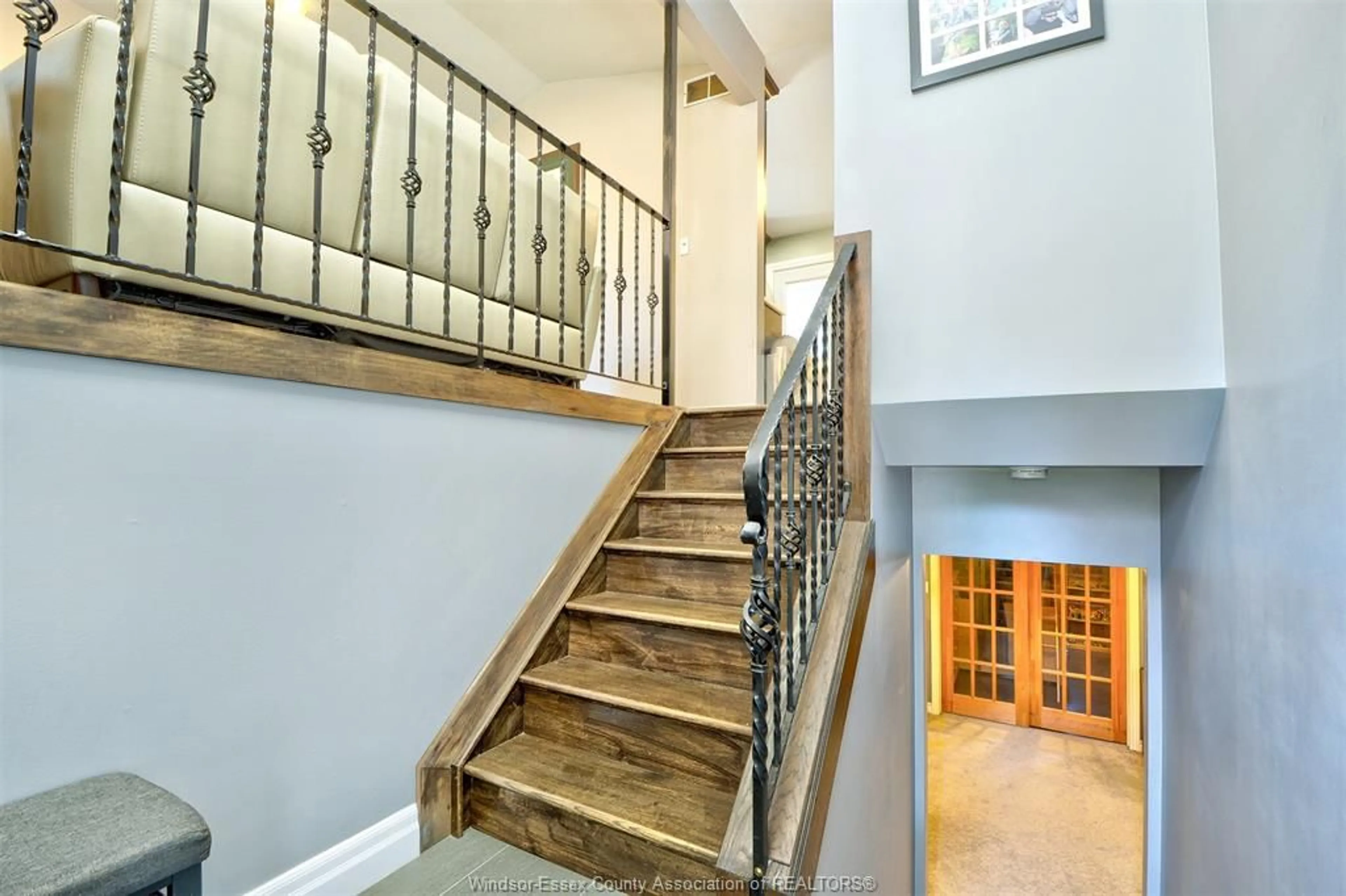 Indoor foyer for 836 Dynasty, Windsor Ontario N9G 2V8