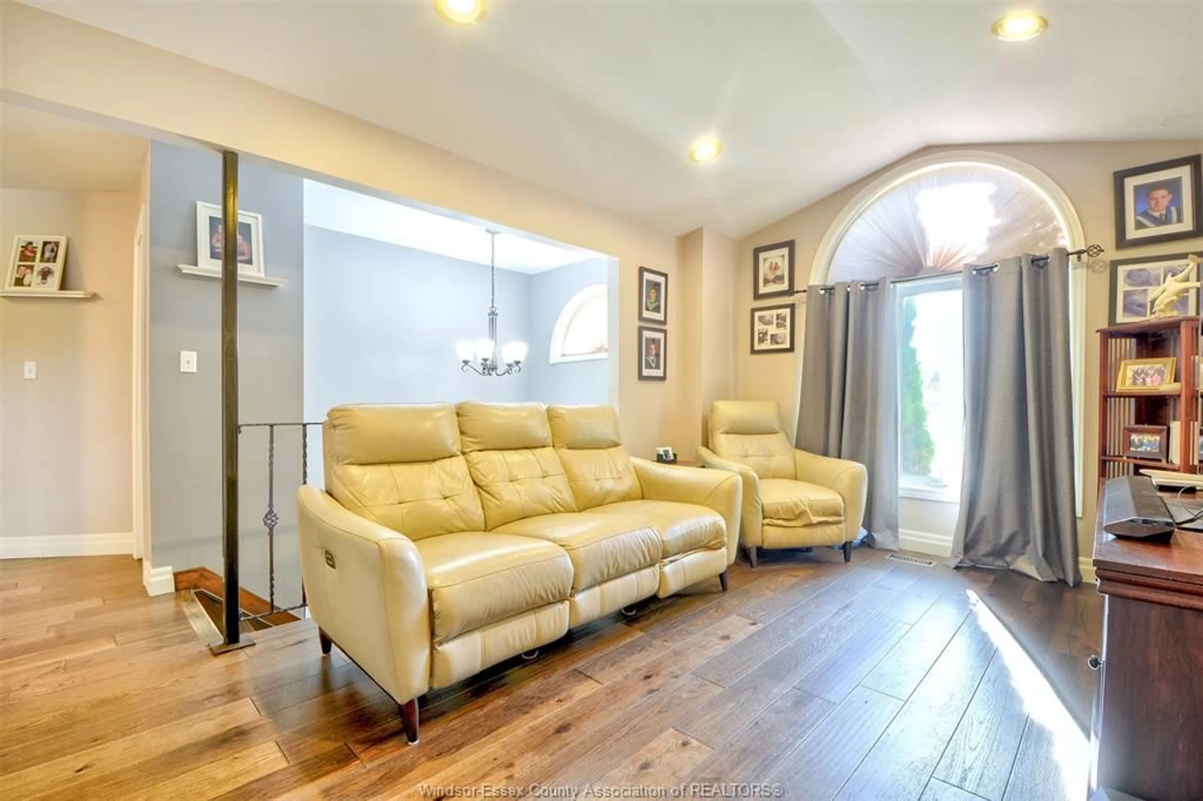 Living room with furniture, wood/laminate floor for 836 Dynasty, Windsor Ontario N9G 2V8