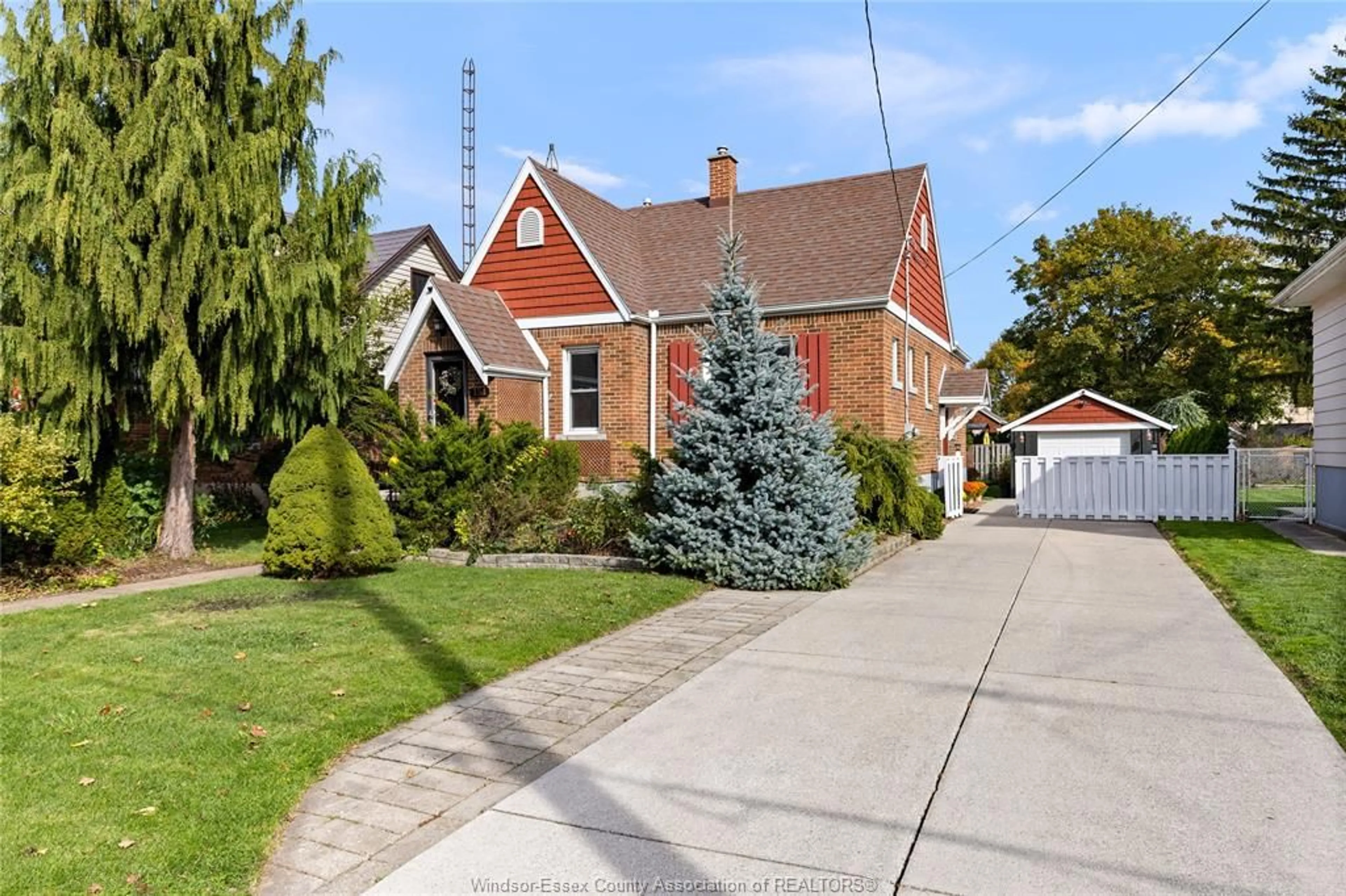 Home with brick exterior material, street for 131 DELAWARE Ave, Chatham Ontario N7L 2W3