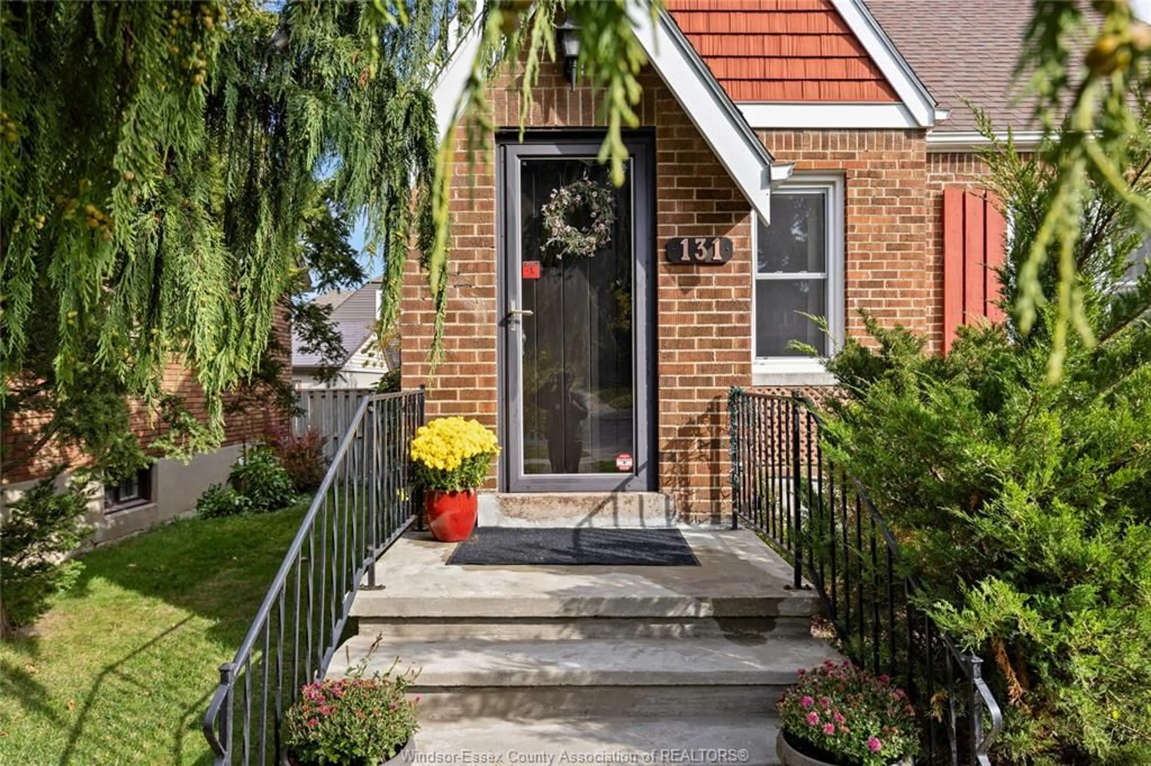 Home with brick exterior material, street for 131 DELAWARE Ave, Chatham Ontario N7L 2W3