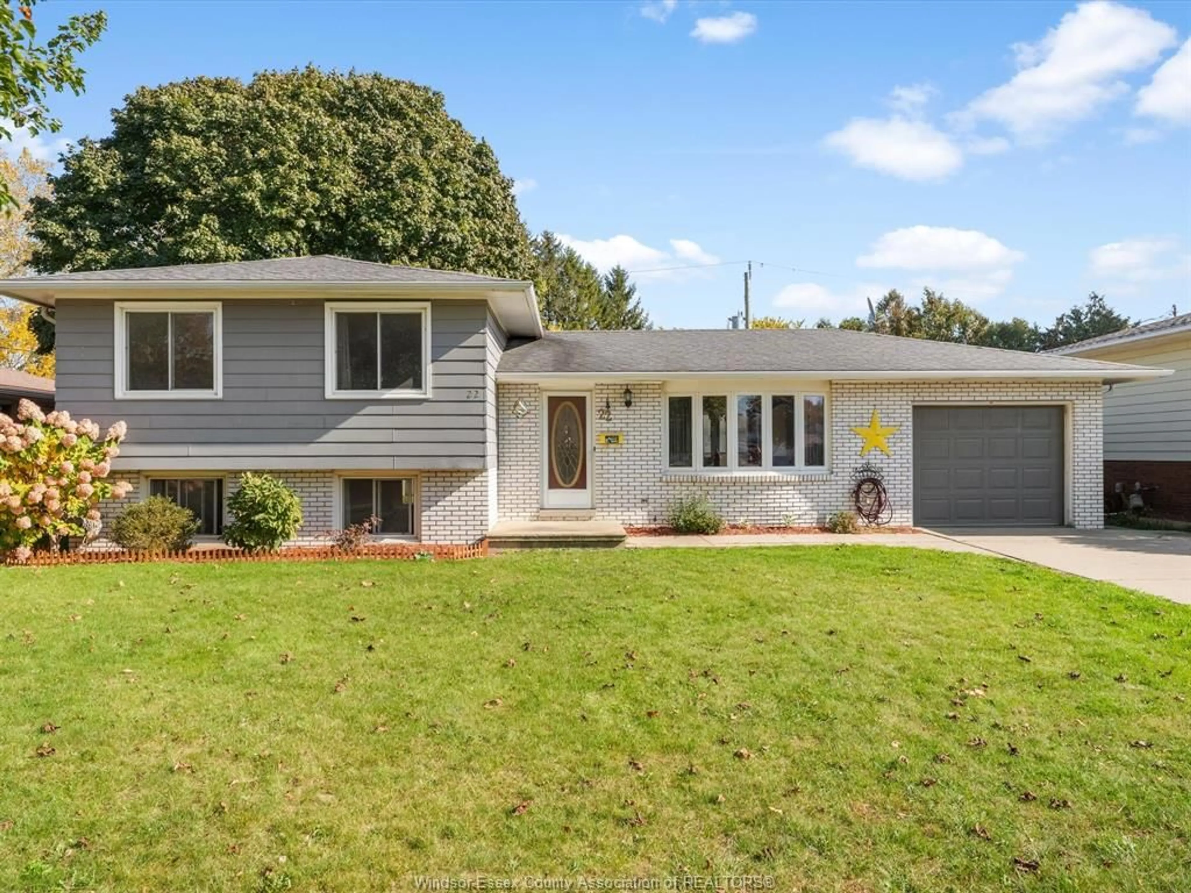 Home with vinyl exterior material, street for 22 BRUCE, Leamington Ontario N8H 4C5