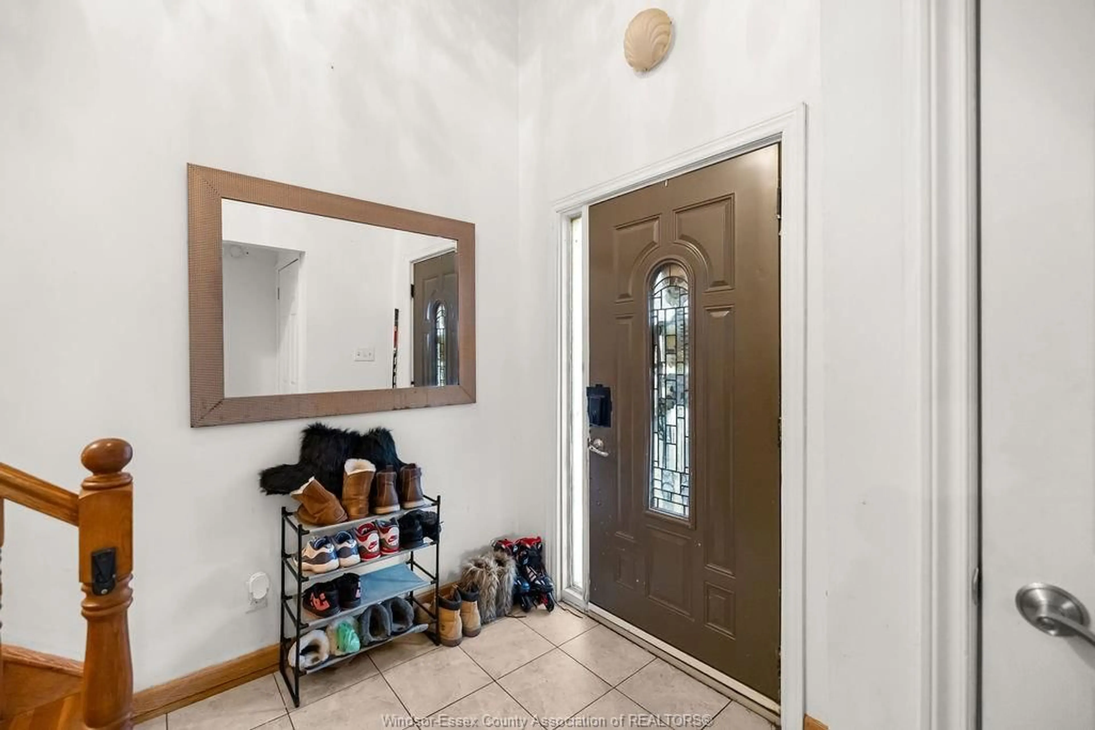 Indoor entryway for 9205 ARNCLIFF, Windsor Ontario N8S 4J9